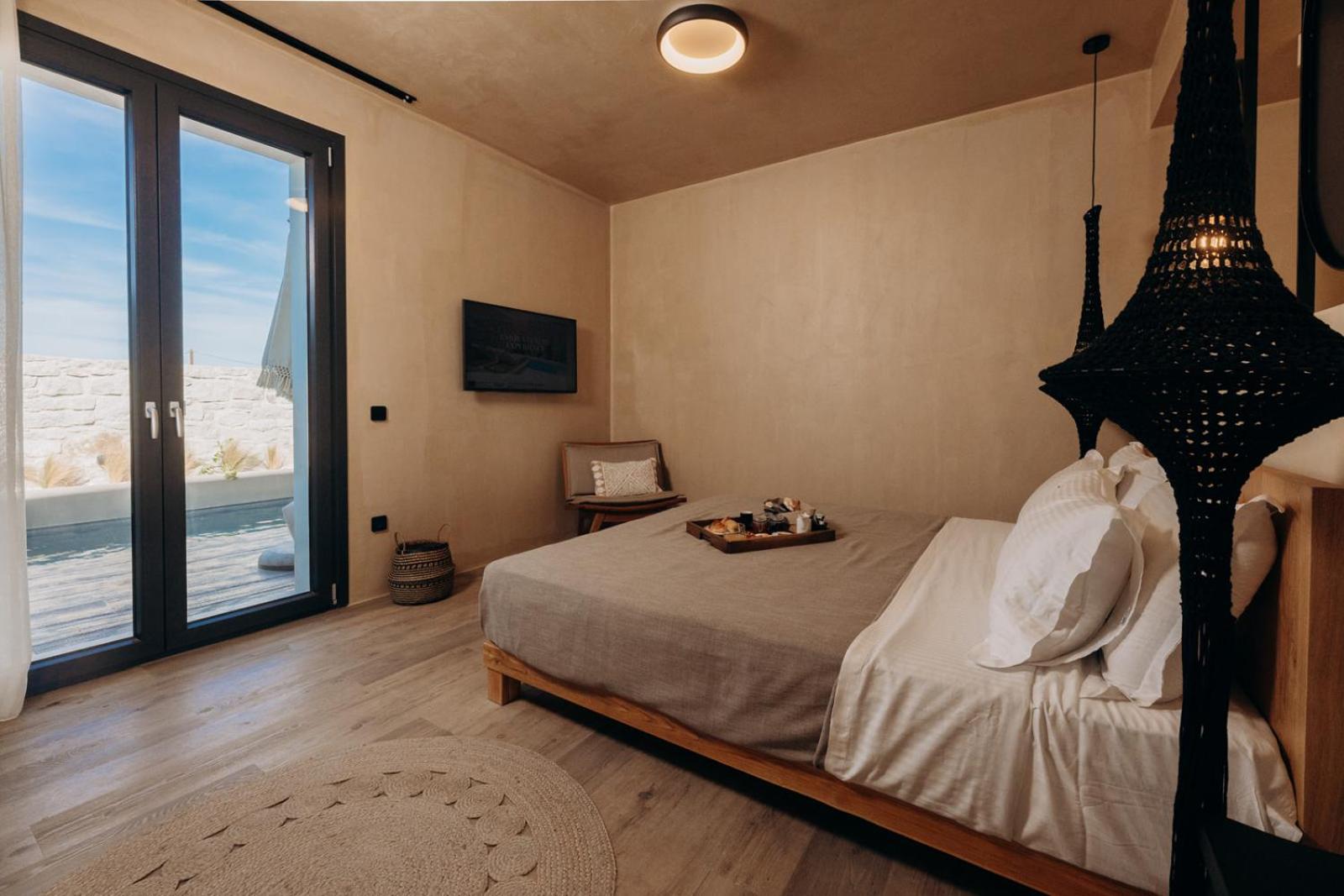 King Suite with Pool View