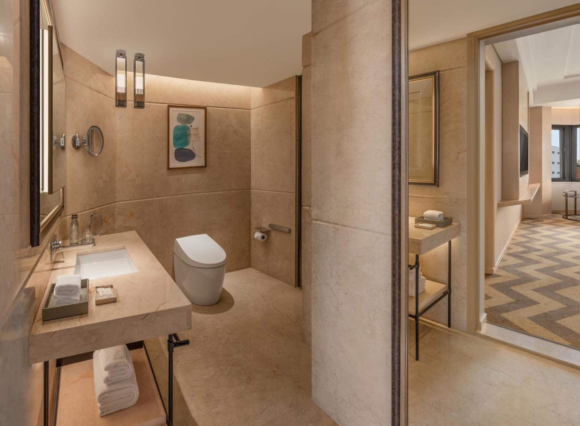 Suite - Photo 9