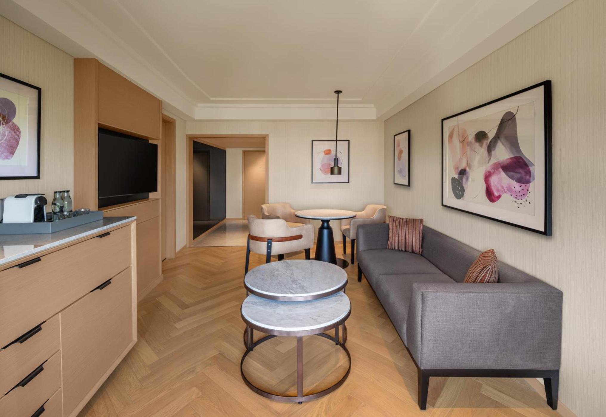 Suite - Photo 7