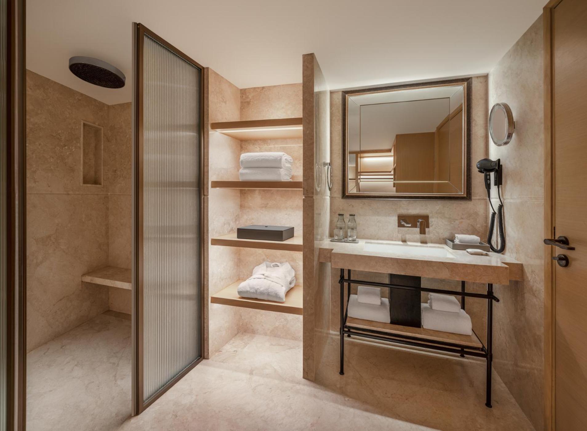 Suite - Photo 6