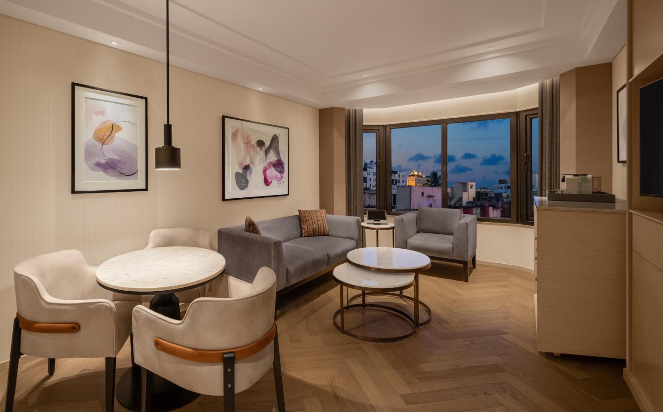 Suite - Photo 5