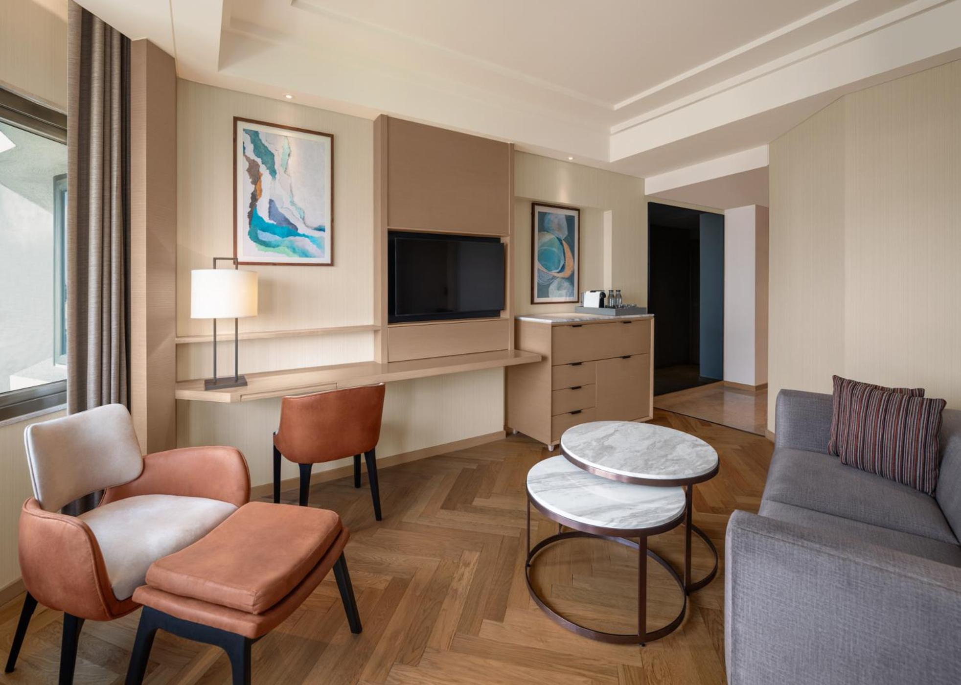 Suite - Photo 3
