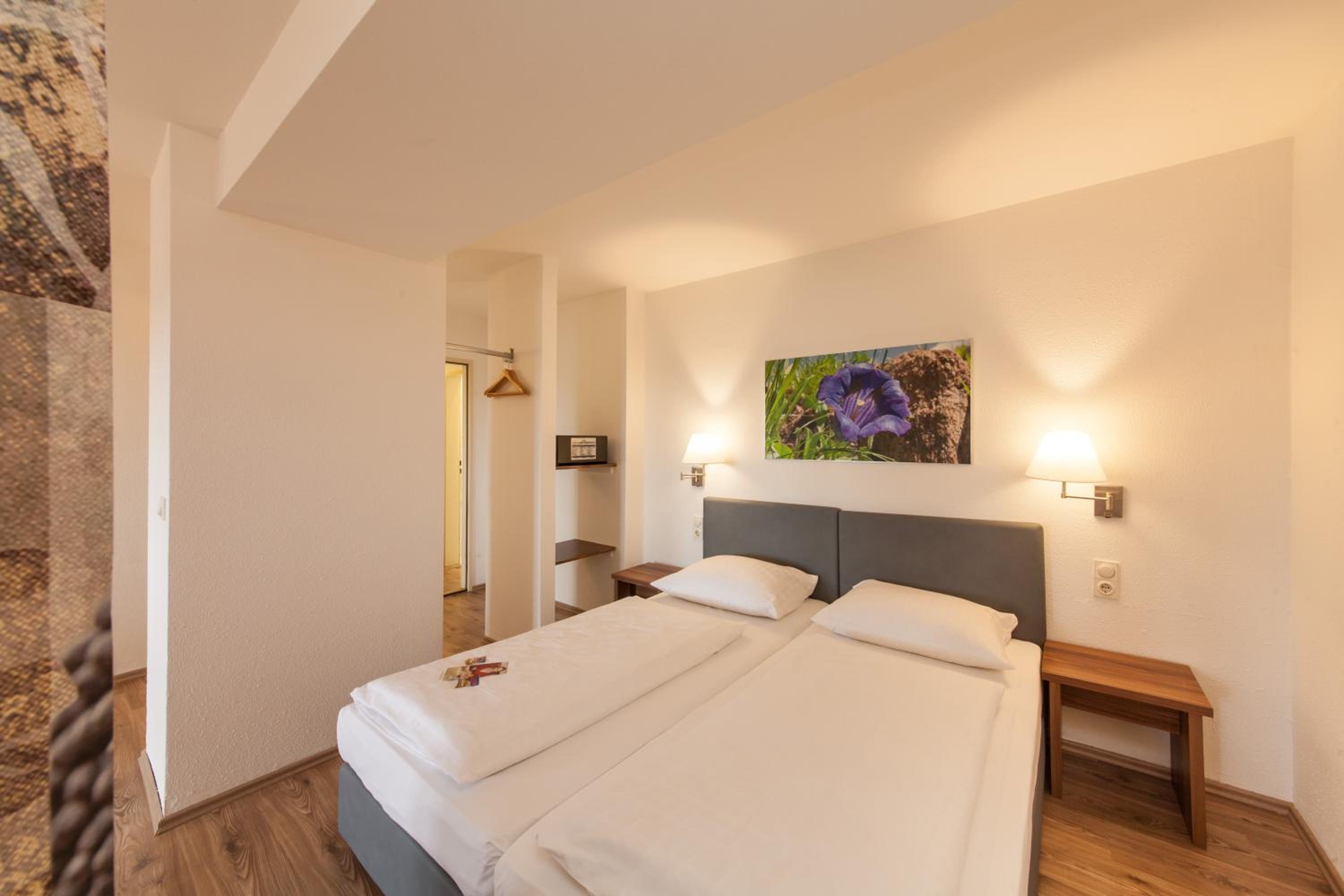 Family Room with One Double Bed and Two Single Beds - Photo 1
