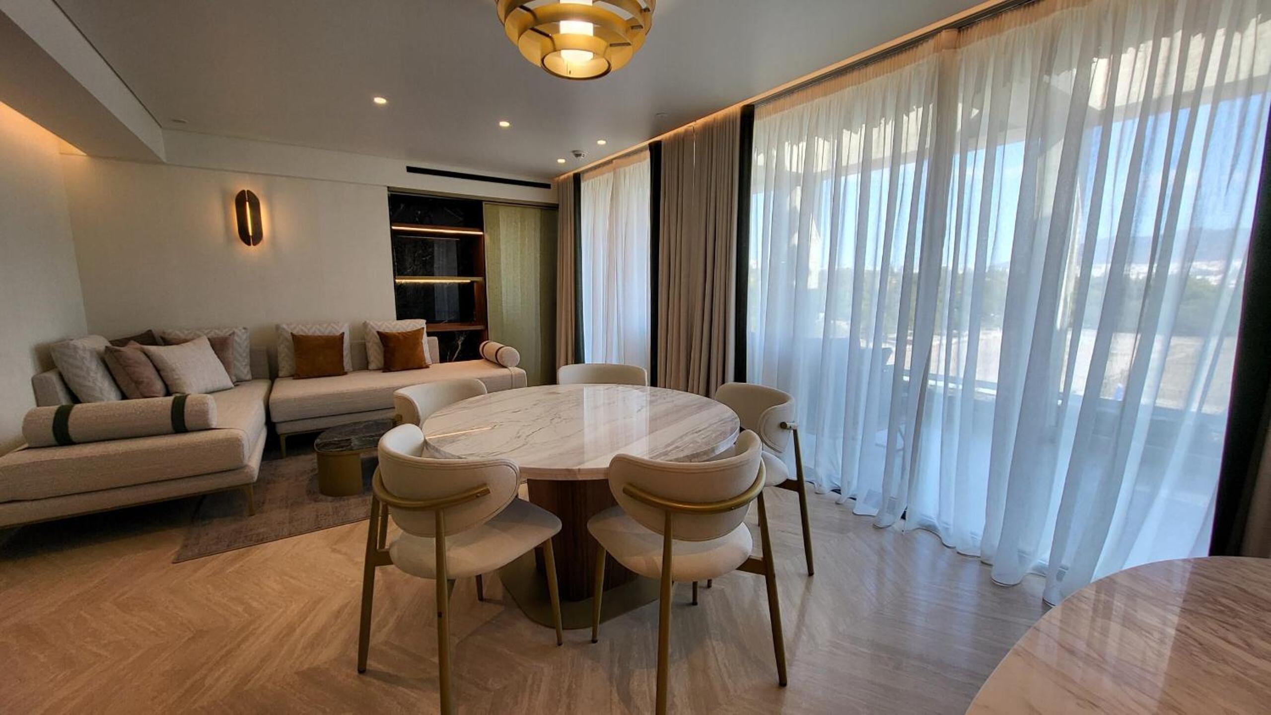 Zeus Presidential Suite with Balcony, Temple View & outdoor Jetted Tub photo 3