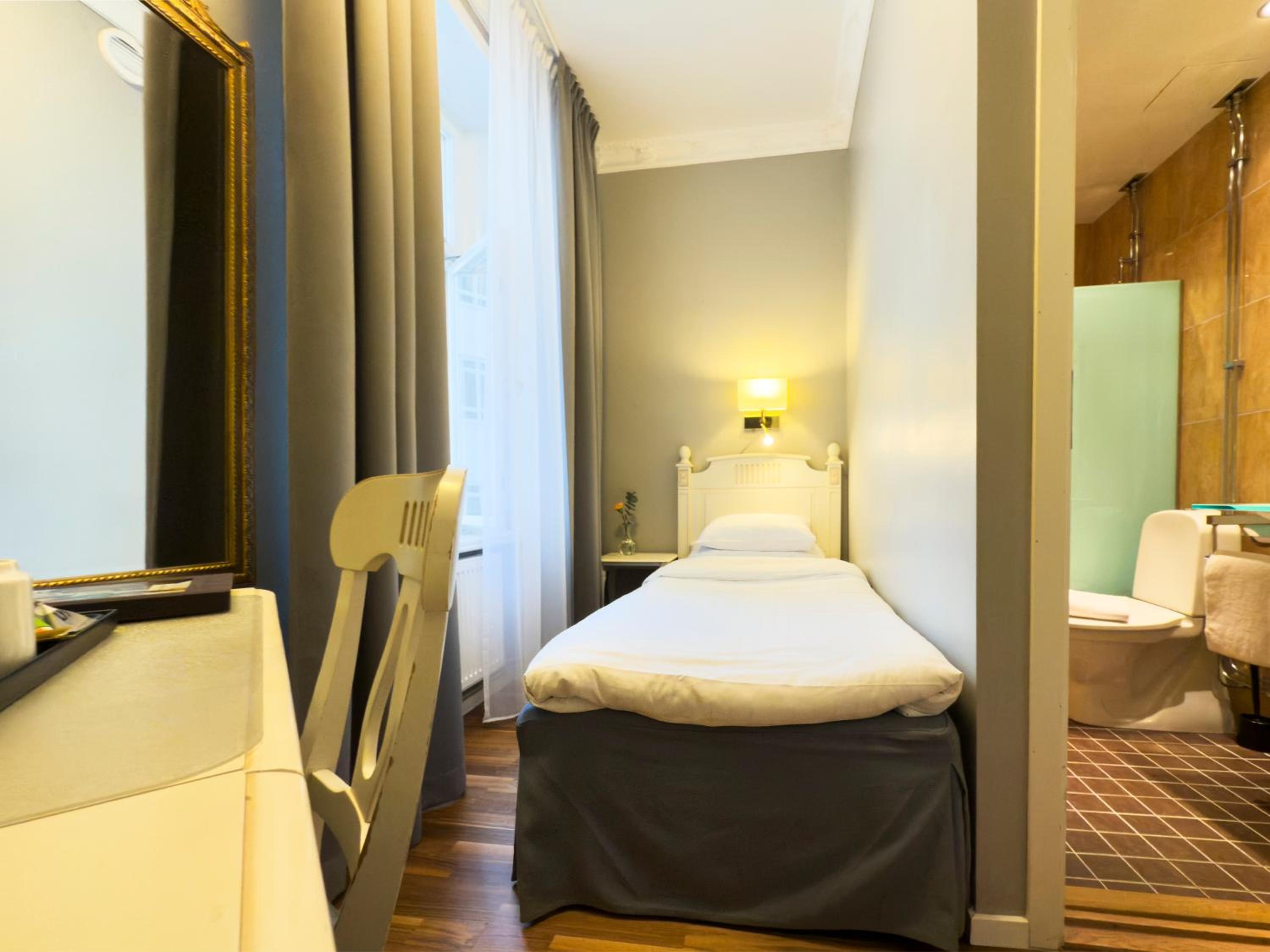 Standard Single Room thumbnail 5