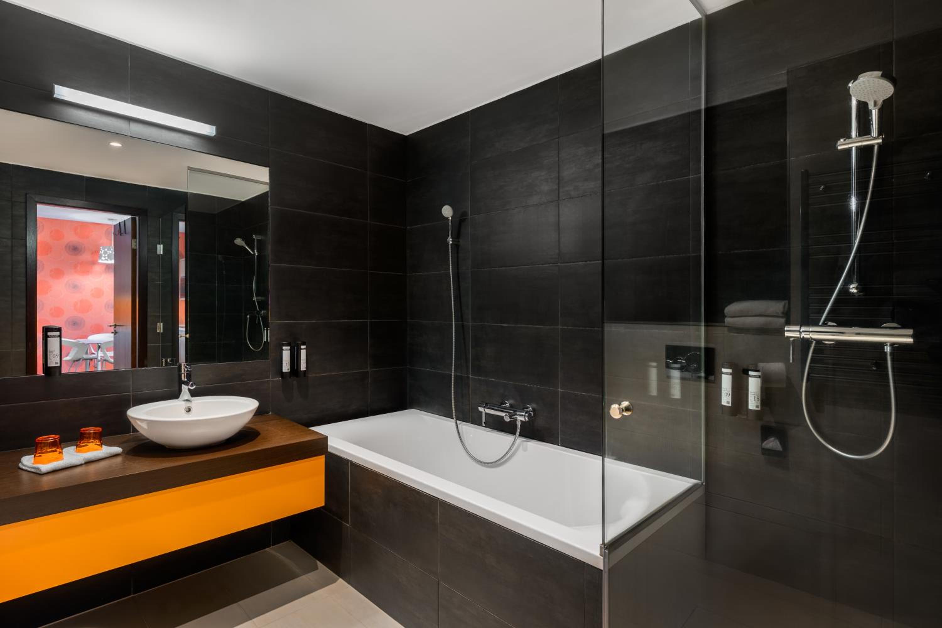 One-Bedroom Suite photo 3