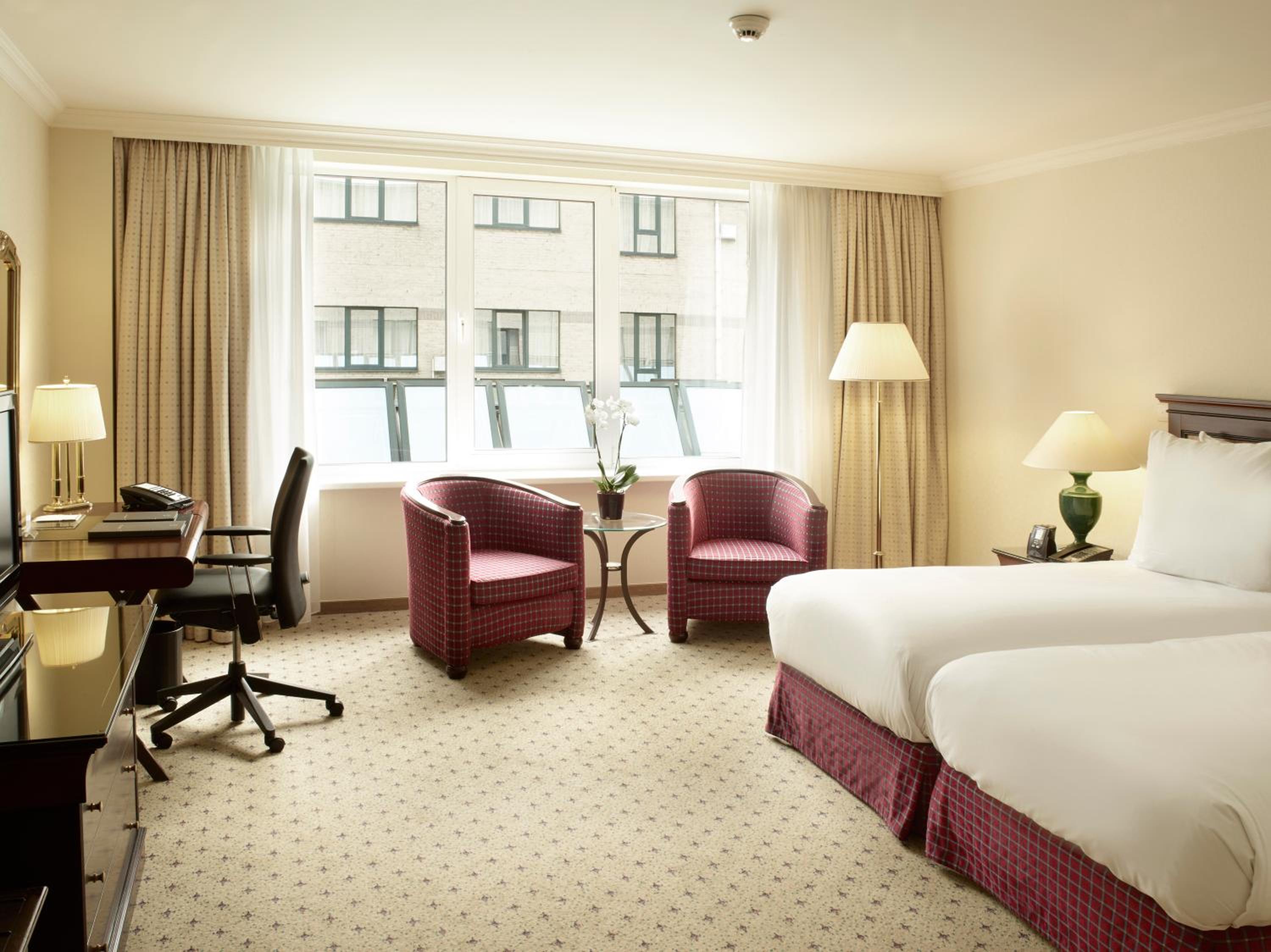 Deluxe Twin Room thumbnail 6
