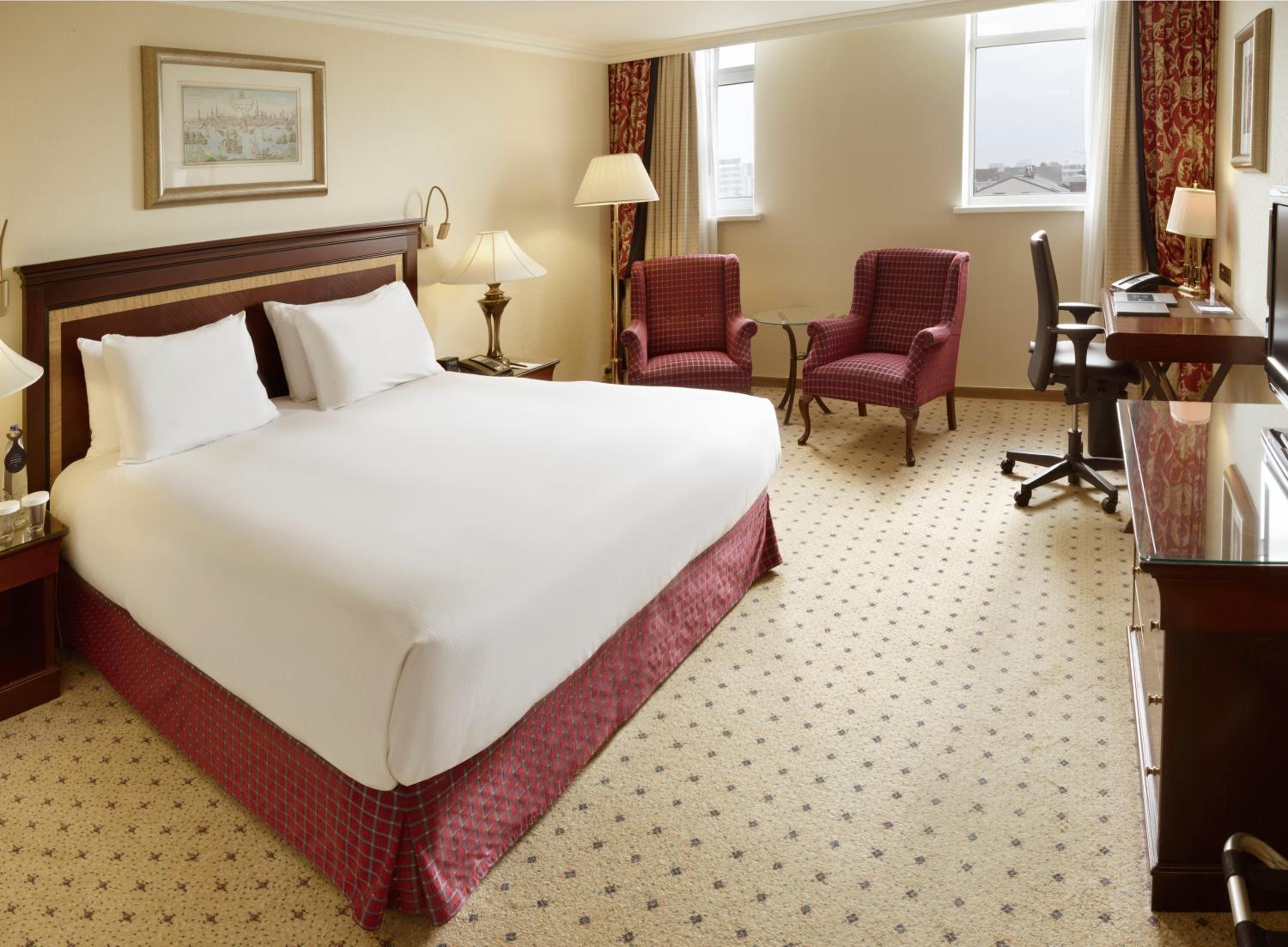 Executive King Room thumbnail 5