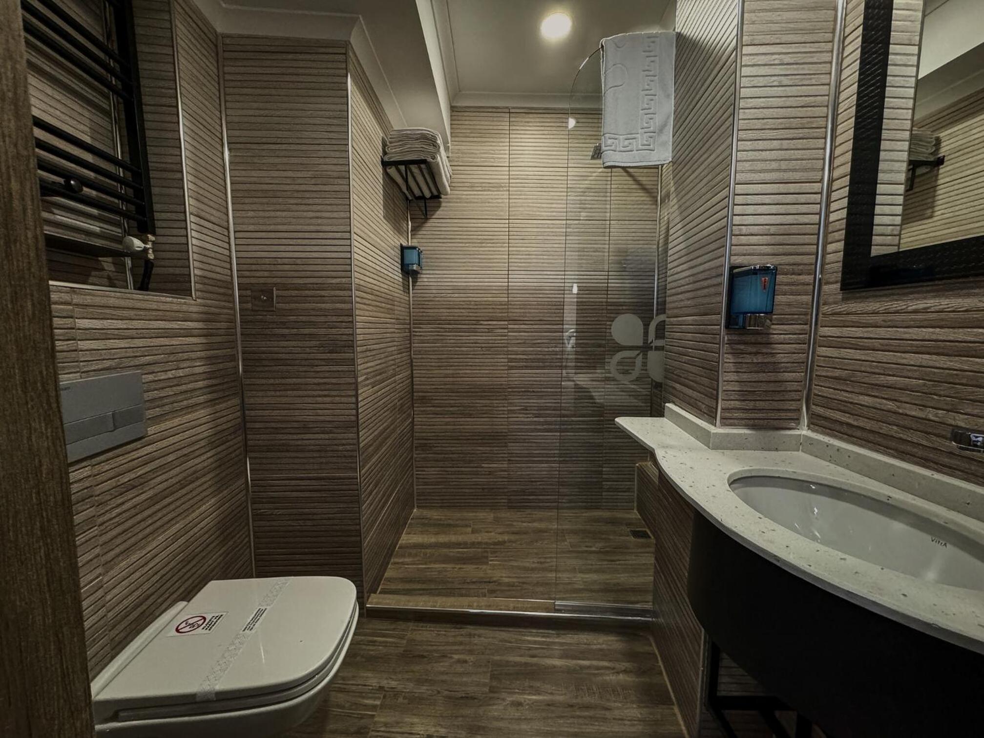 Double Room with Private Bathroom photo 3