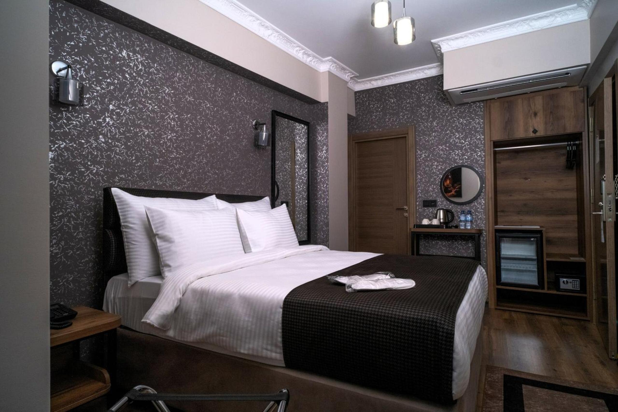 Family Room with Private Bathroom photo 3