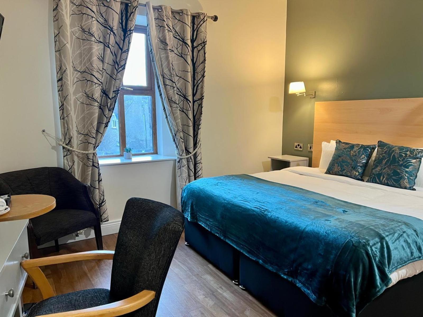 Large Double Room - Photo 2