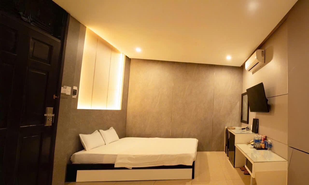 Deluxe Double Room with Balcony - Photo 1
