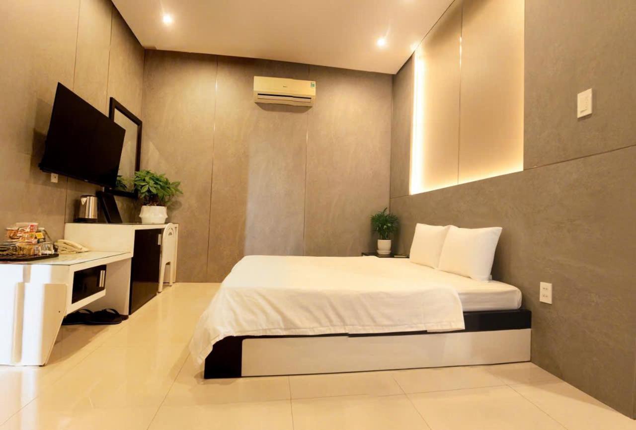 Deluxe Double Room with Balcony - Photo 5