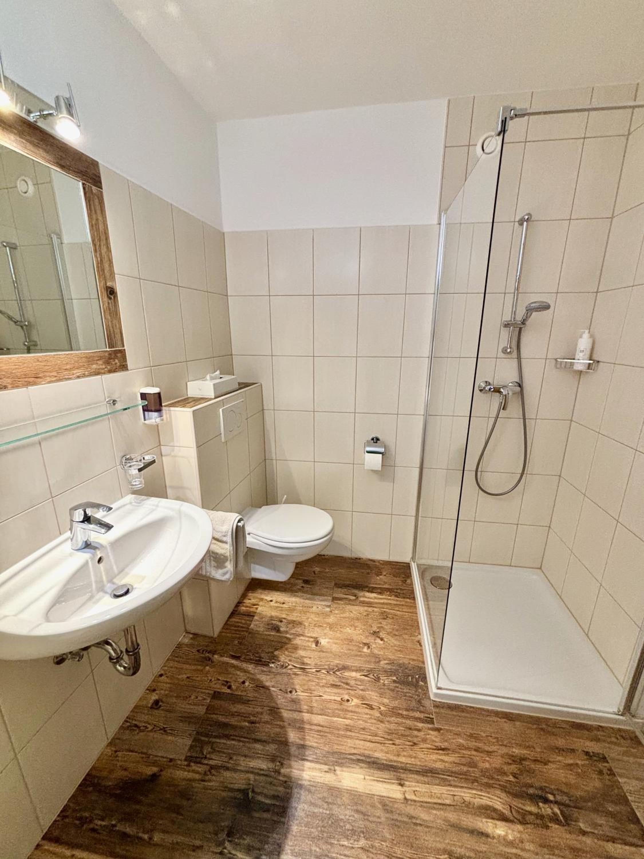 Basic Triple Room photo 2