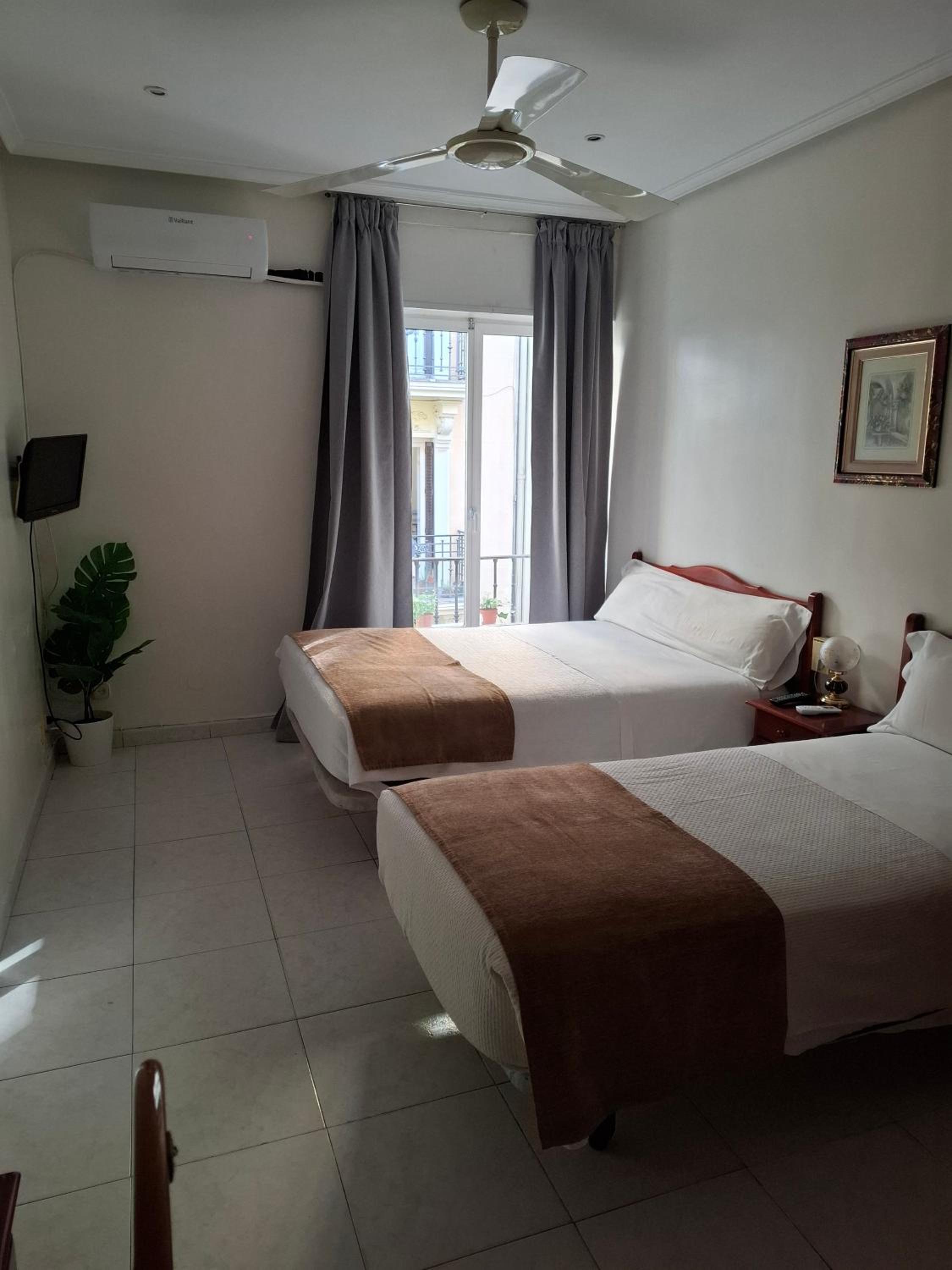 Habitación Doble con Baño Privado