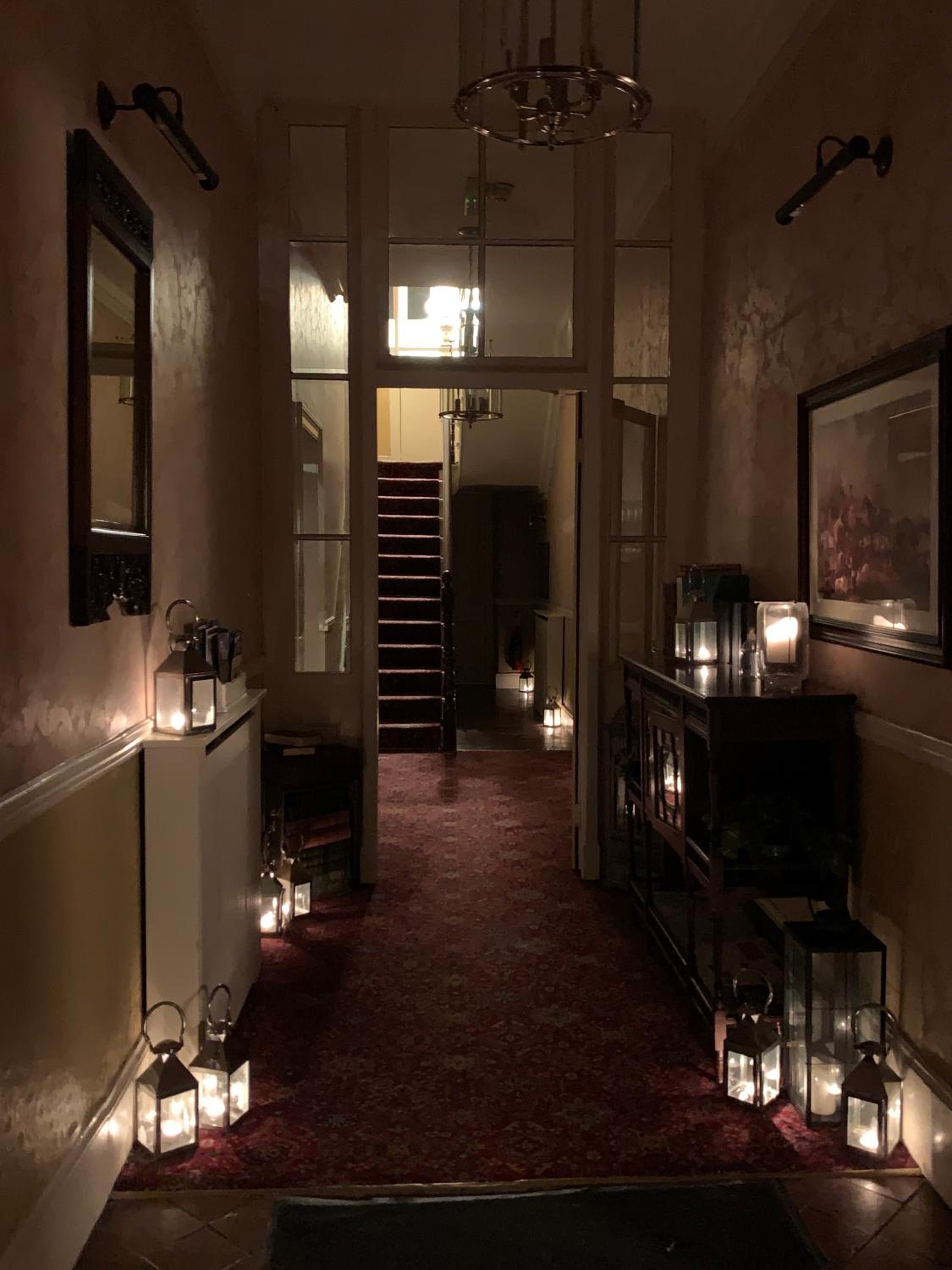 Six-Bedroom House - Photo 16
