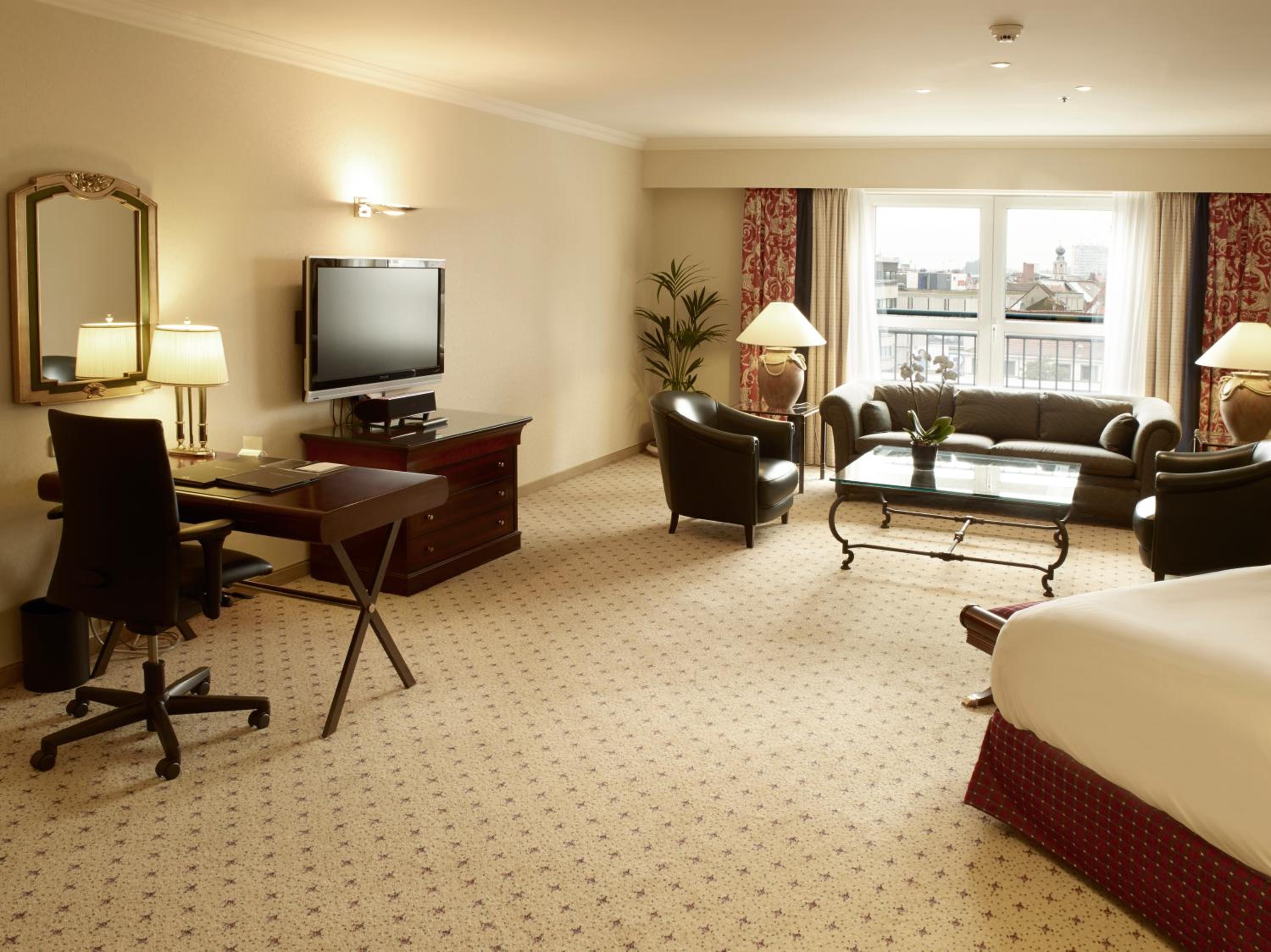 Ambassador King Suite