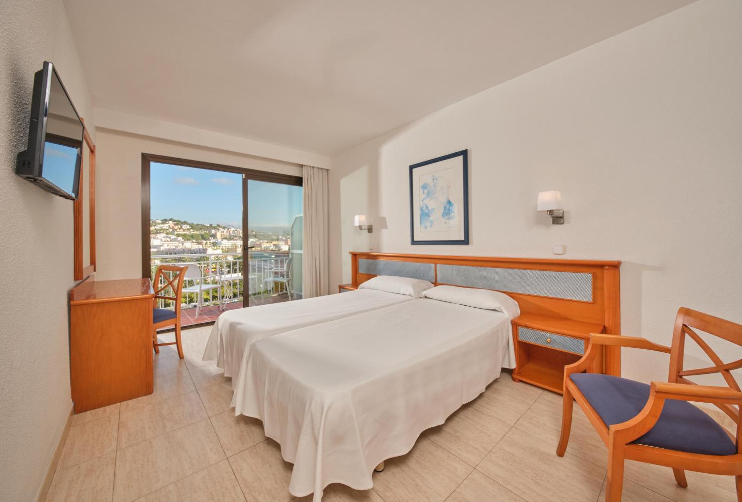 Double or Twin Room with Partial Sea View
