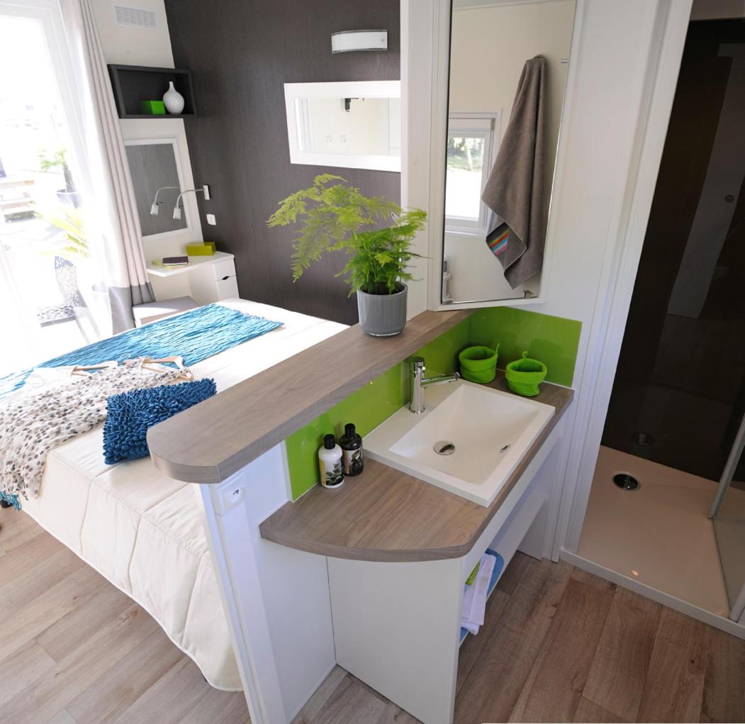 Mobile Home - Photo 2