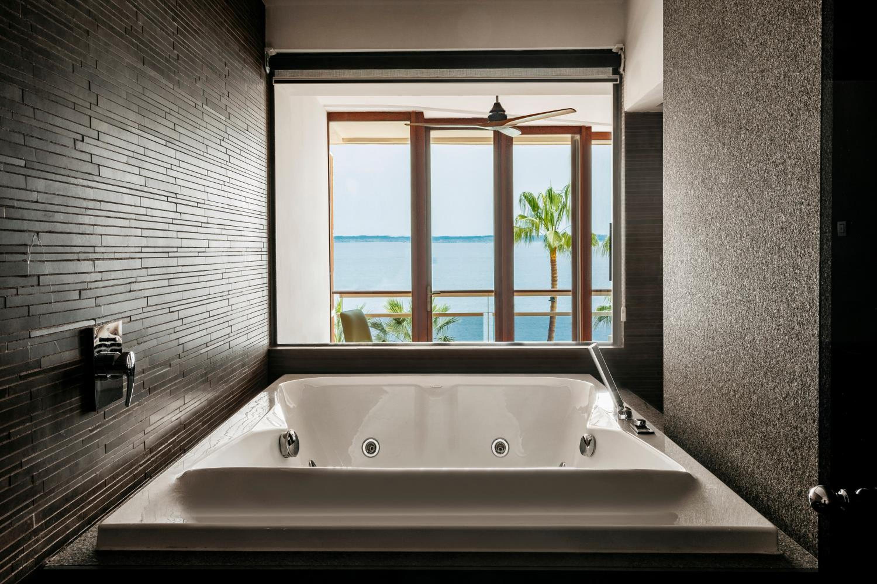Royal Suite with Sea View - Photo 7