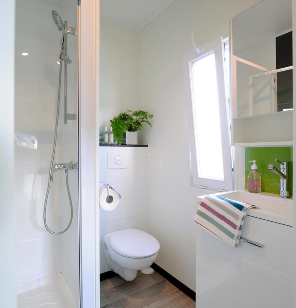Mobile Home - Photo 4