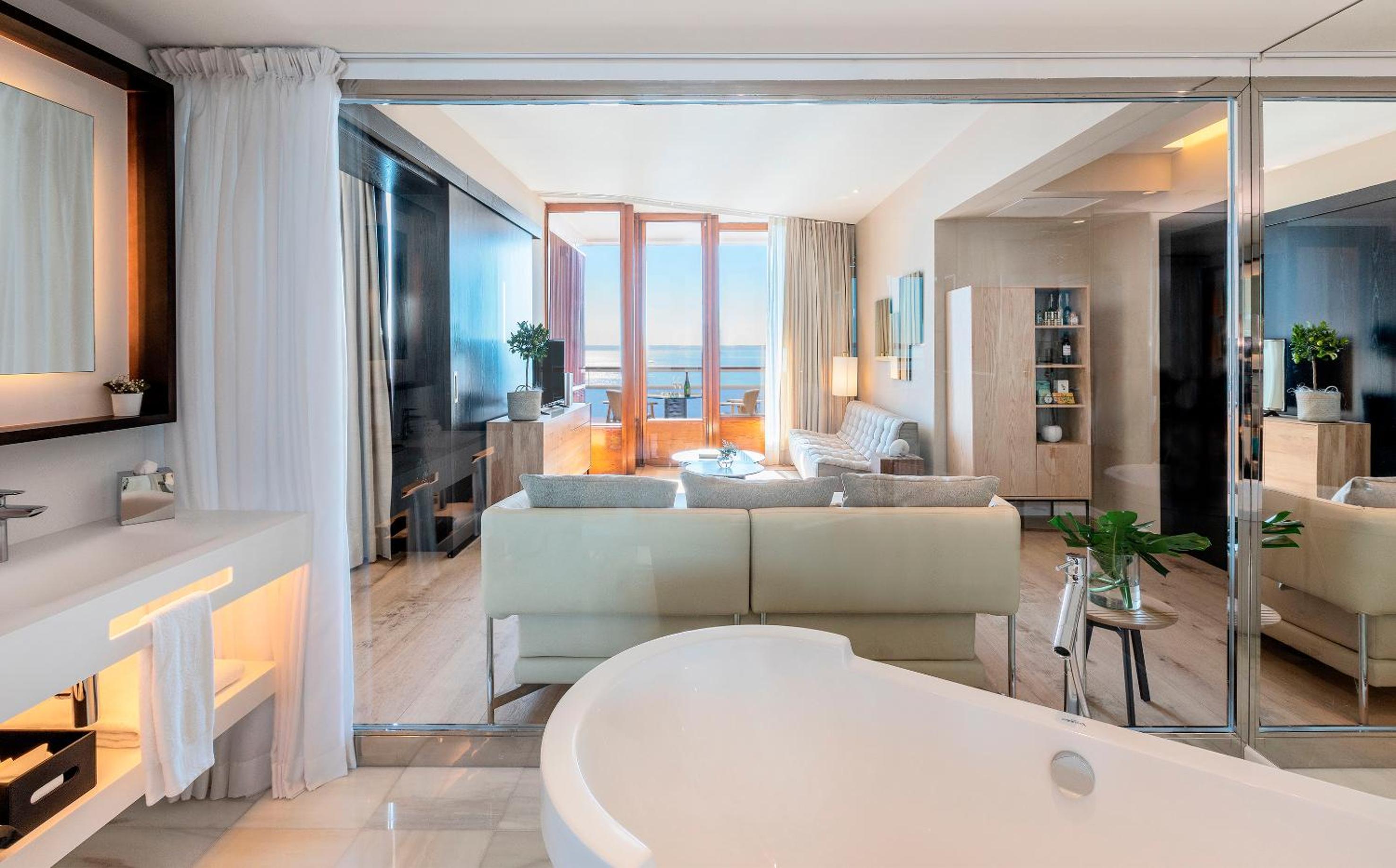 Master Suite with Sea View thumbnail 5