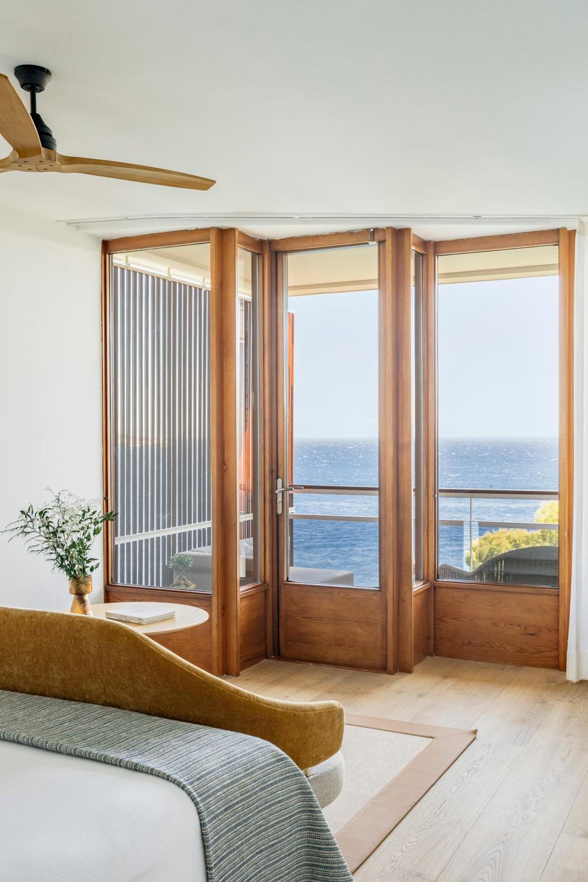 Master Suite with Sea View thumbnail 5
