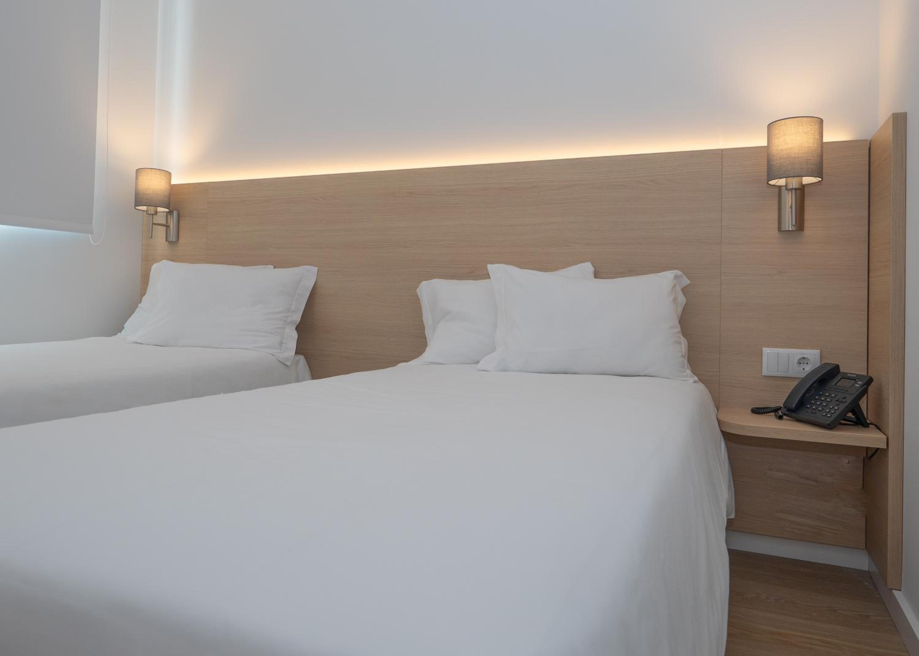 Twin Room - Photo 1