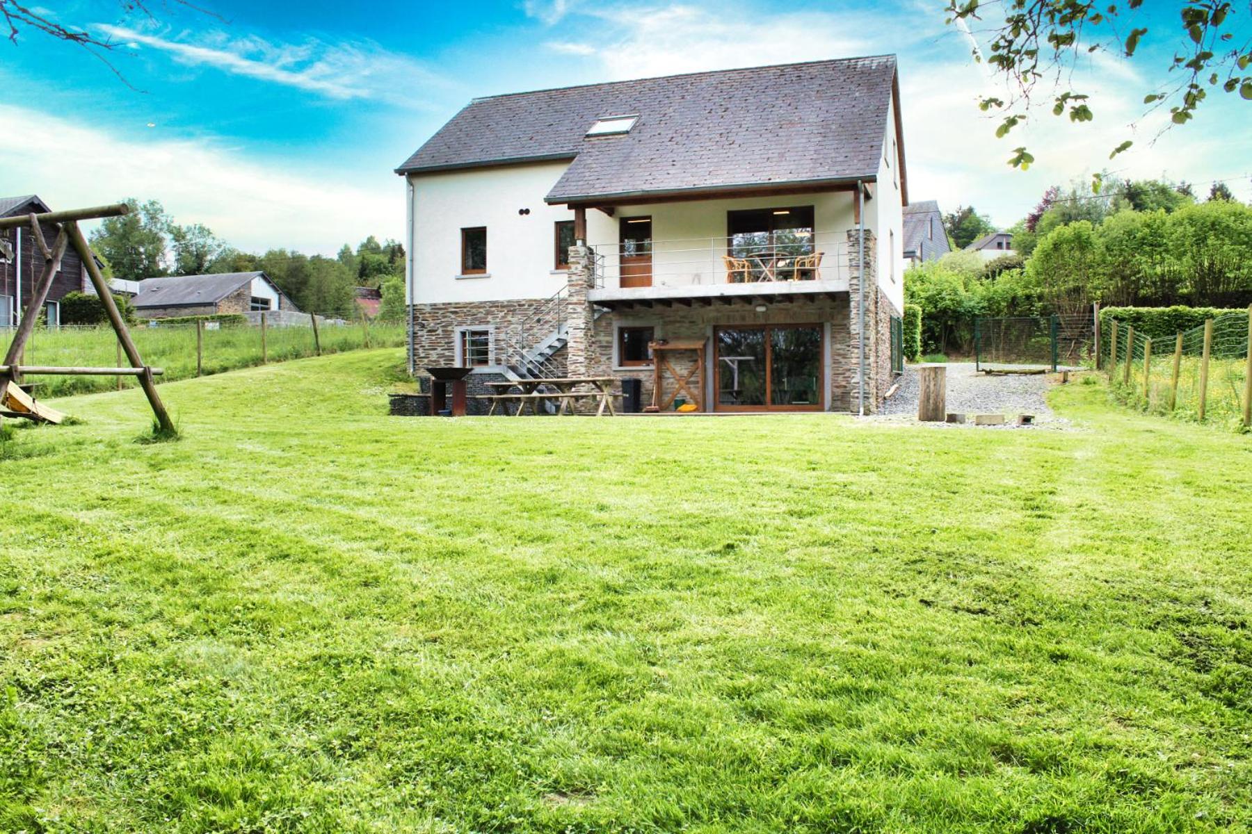 Seven-Bedroom House photo 1