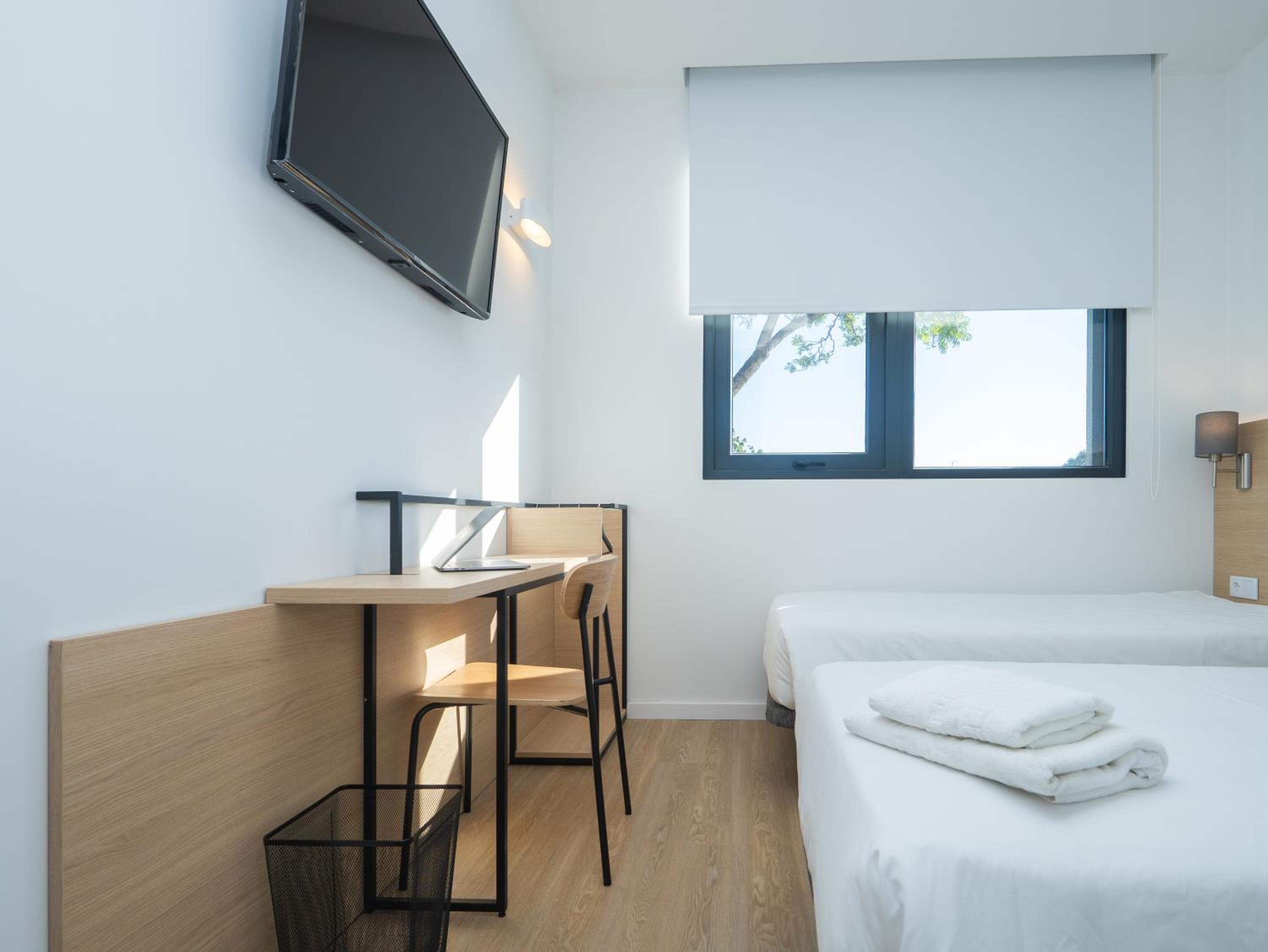 Twin Room - Photo 3