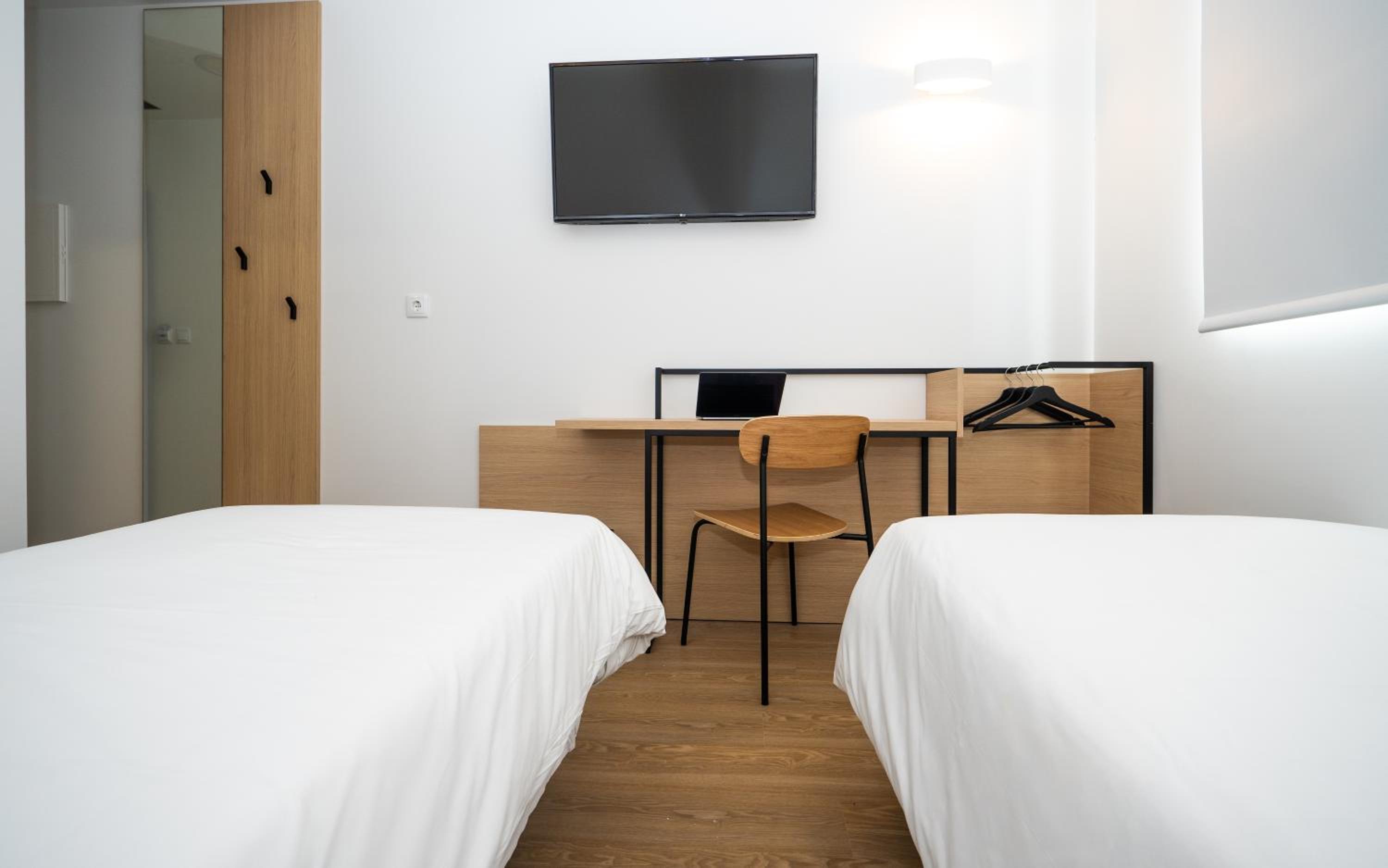 Twin Room - Photo 2