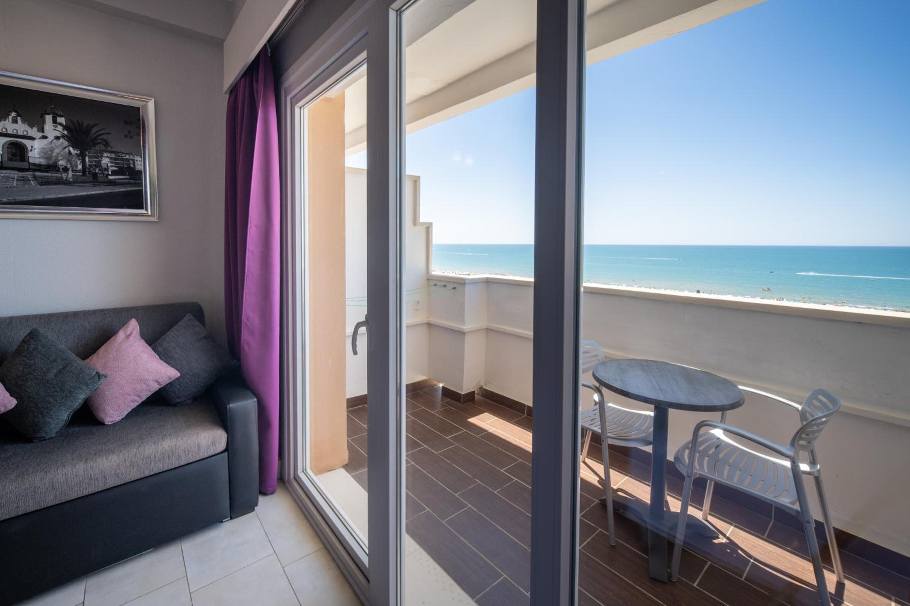 Superior Twin Room with Sea View photo 2