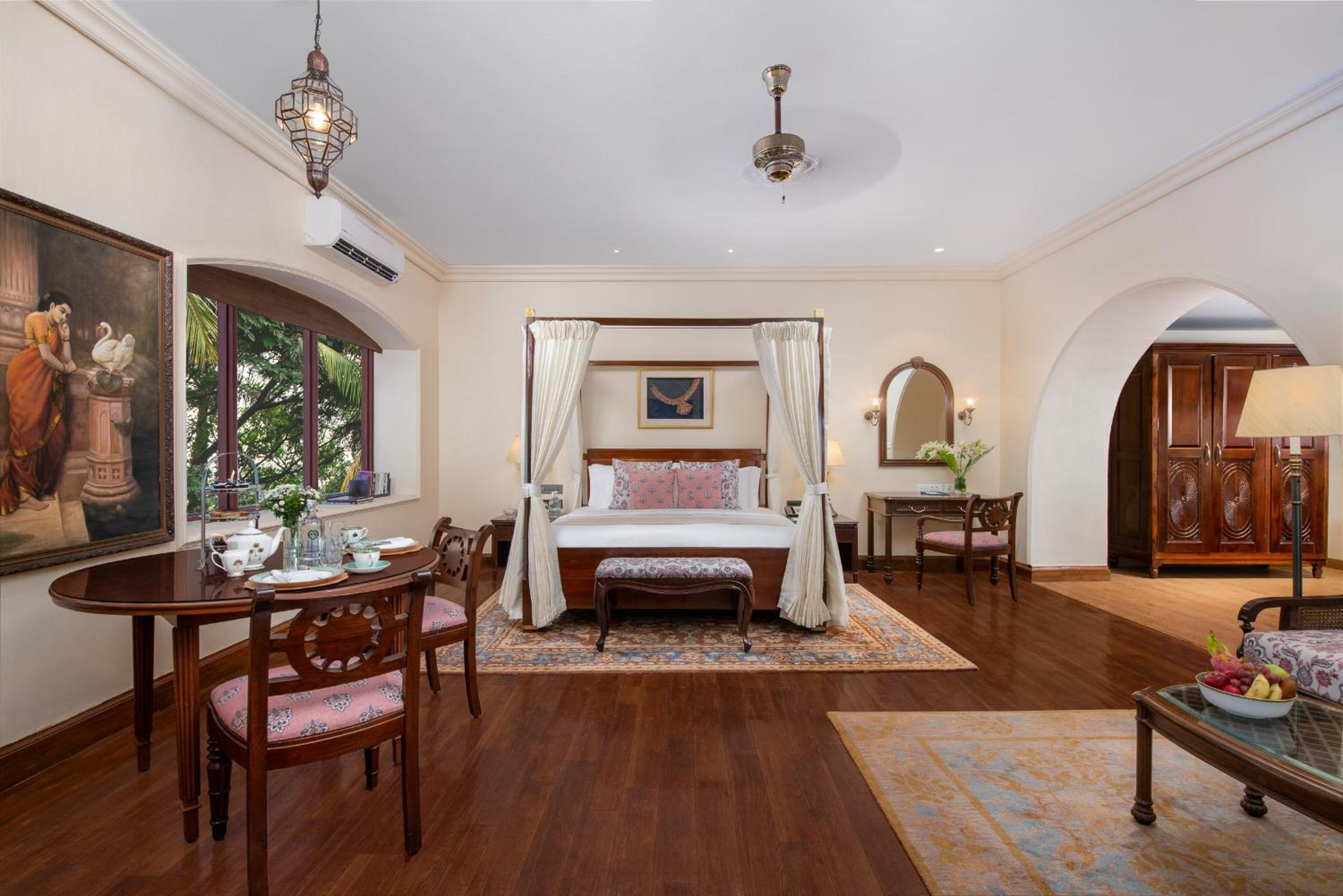 Luxury Suite Garden View King Bed