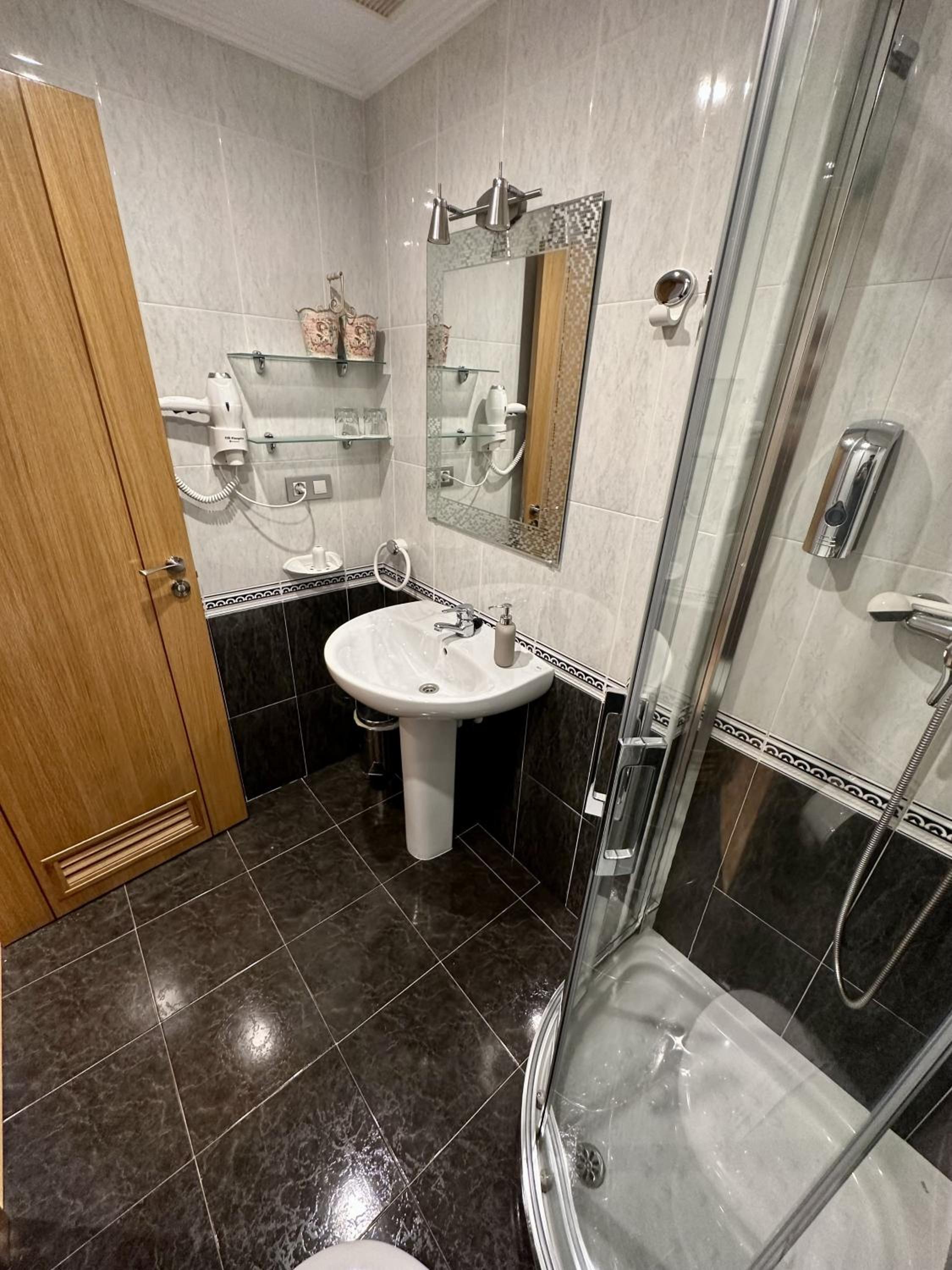 Double Room with Private Bathroom photo 3