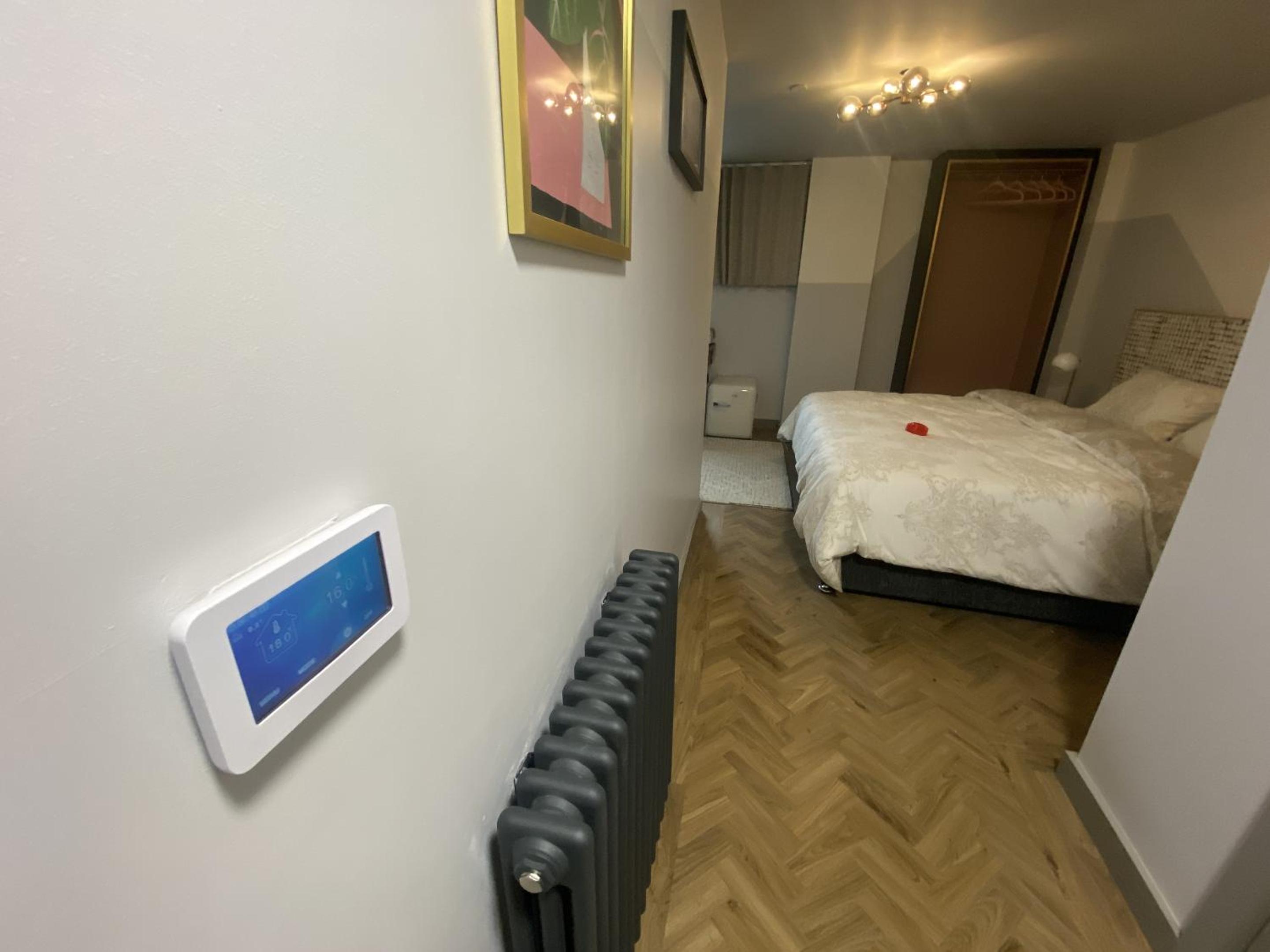 Superior King Room - Photo 9