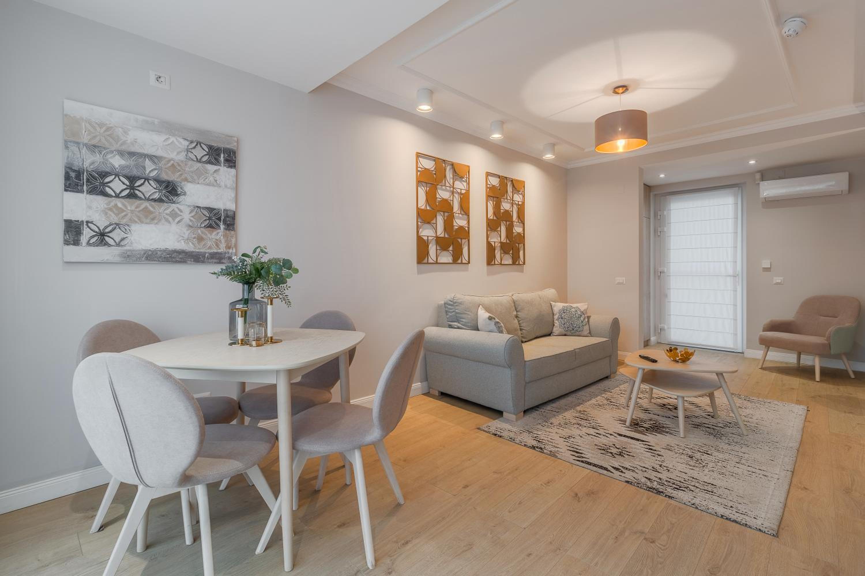 Apartment with Terrace - Photo 3