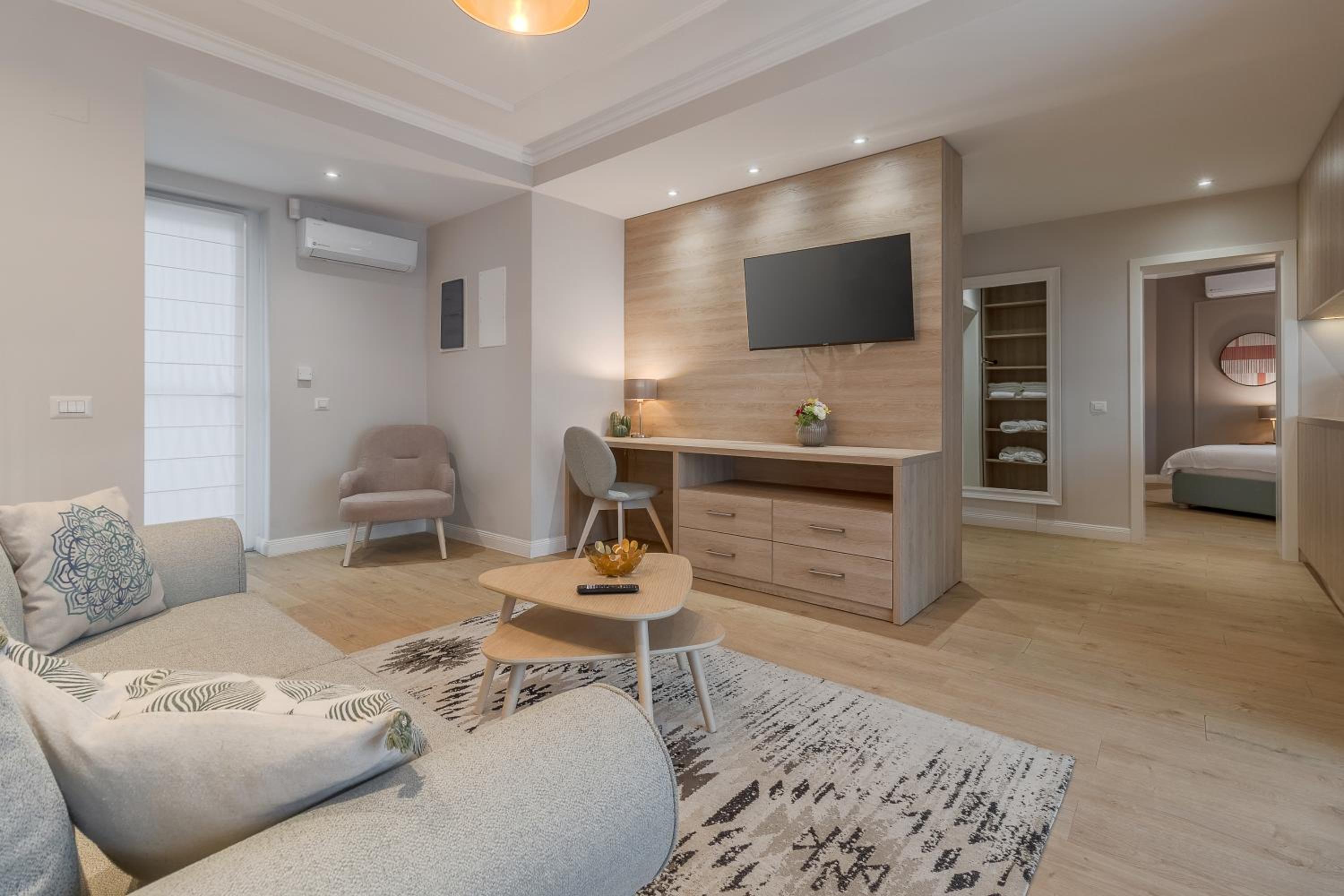Apartment with Terrace - Photo 14