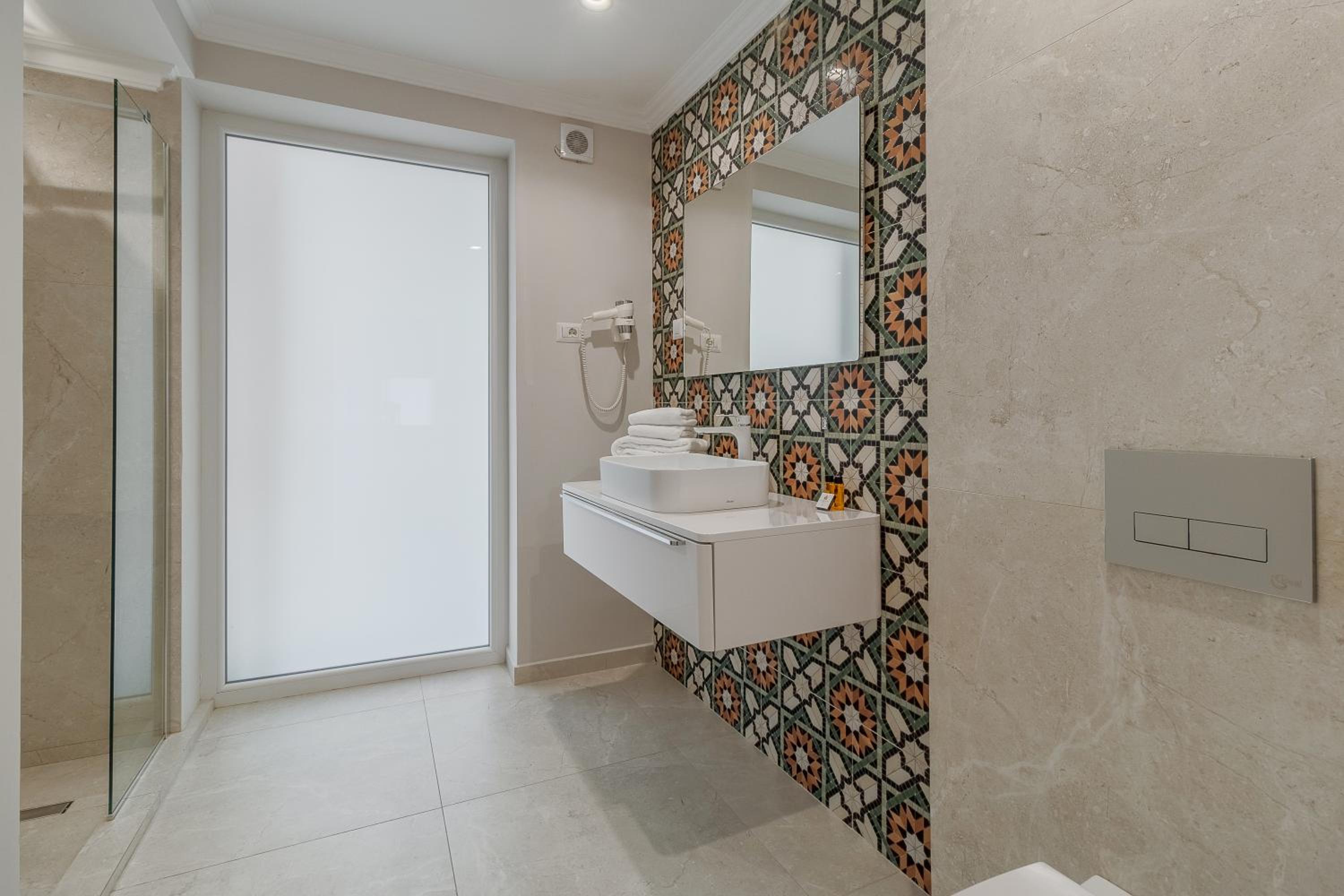 Apartment with Terrace - Photo 12