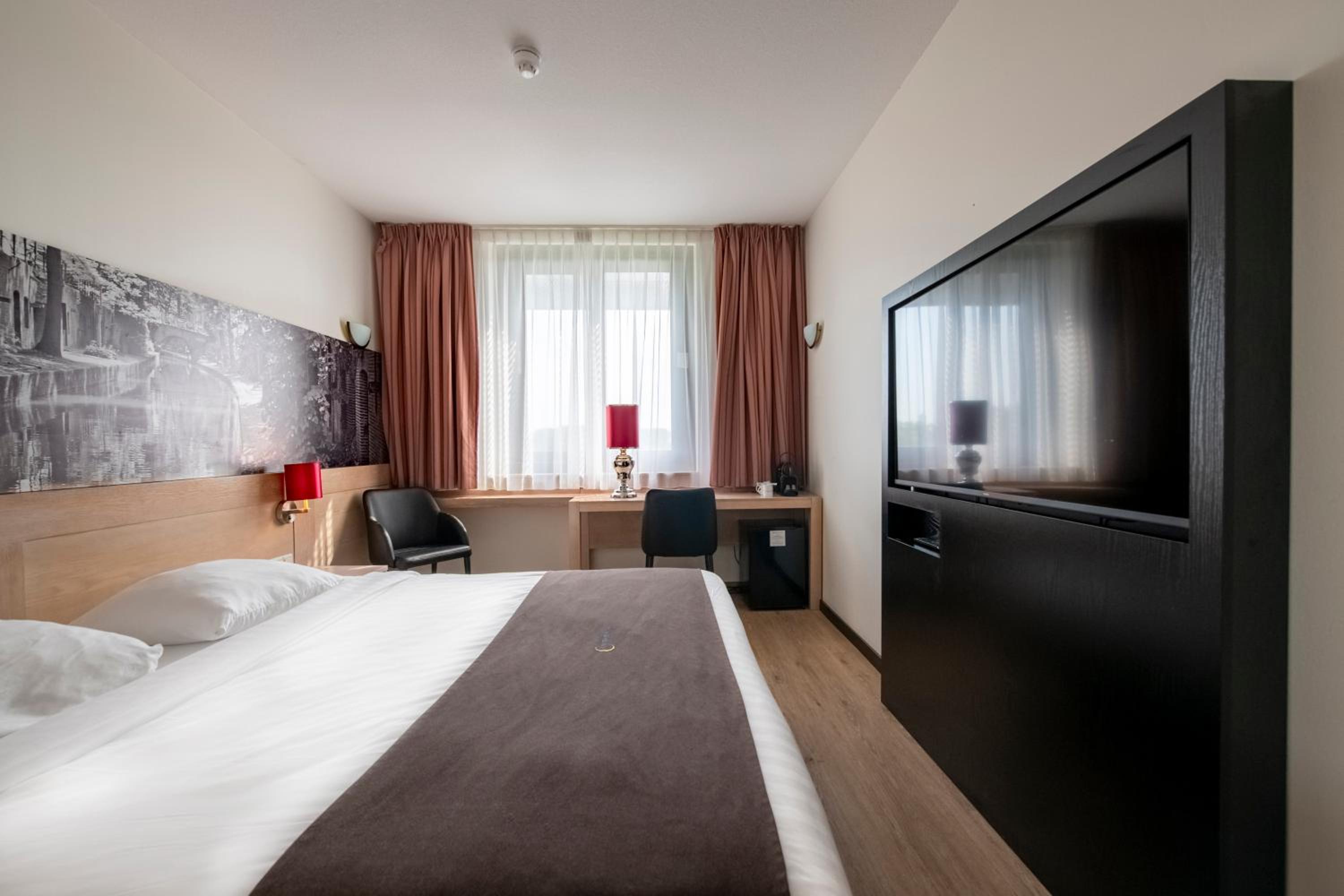 Standard King Room photo 1