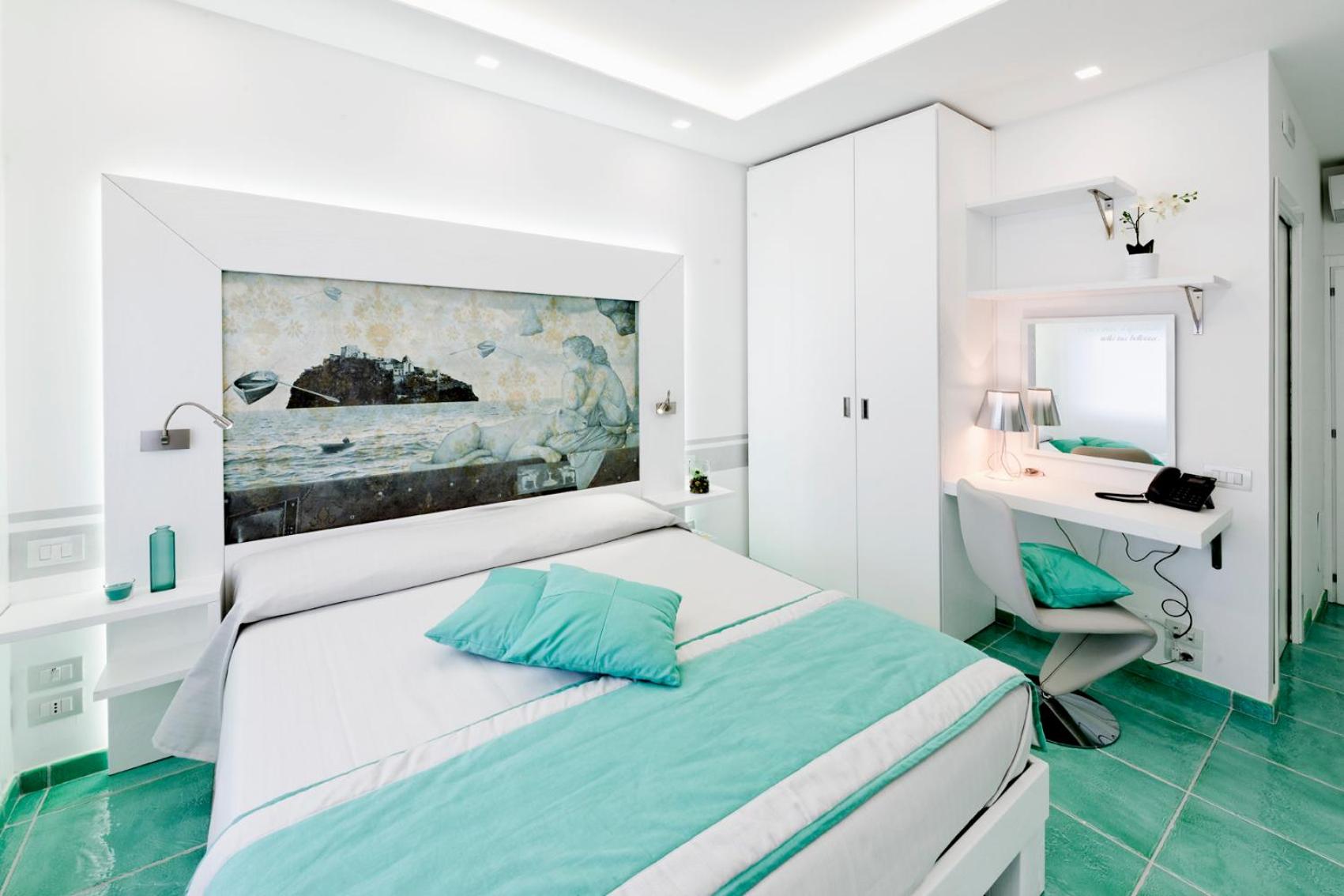 Deluxe Double Room with Sea View photo 2