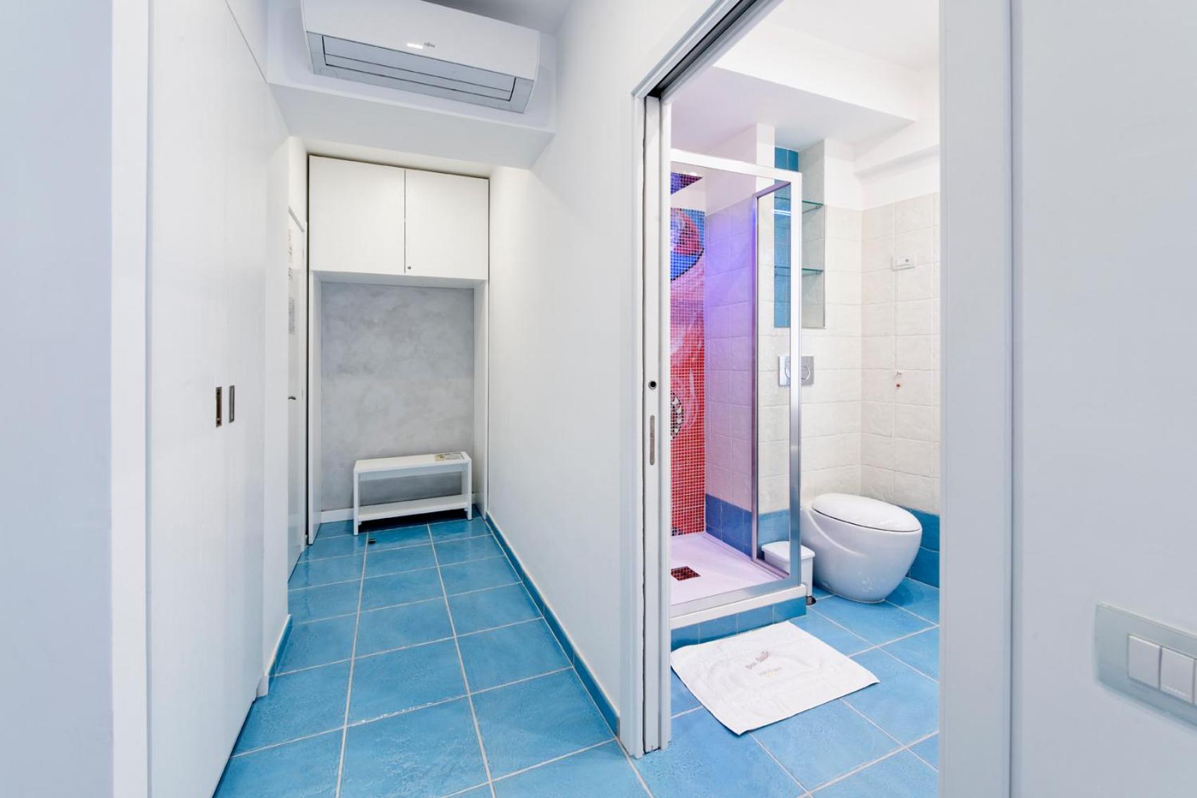 Deluxe Double Room with Sea View photo 2