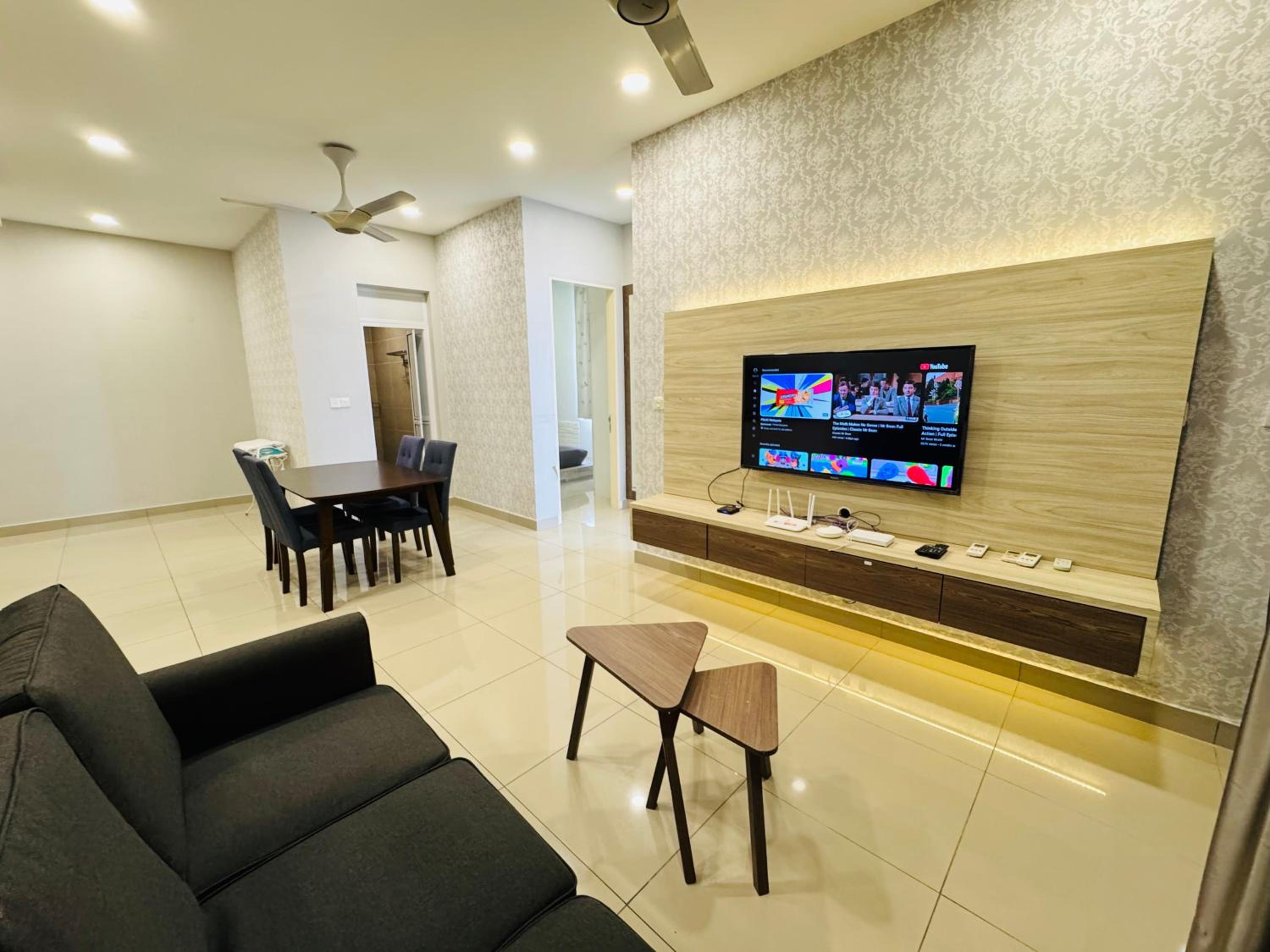 Two-Bedroom Deluxe Apartment with Balcony photo 2