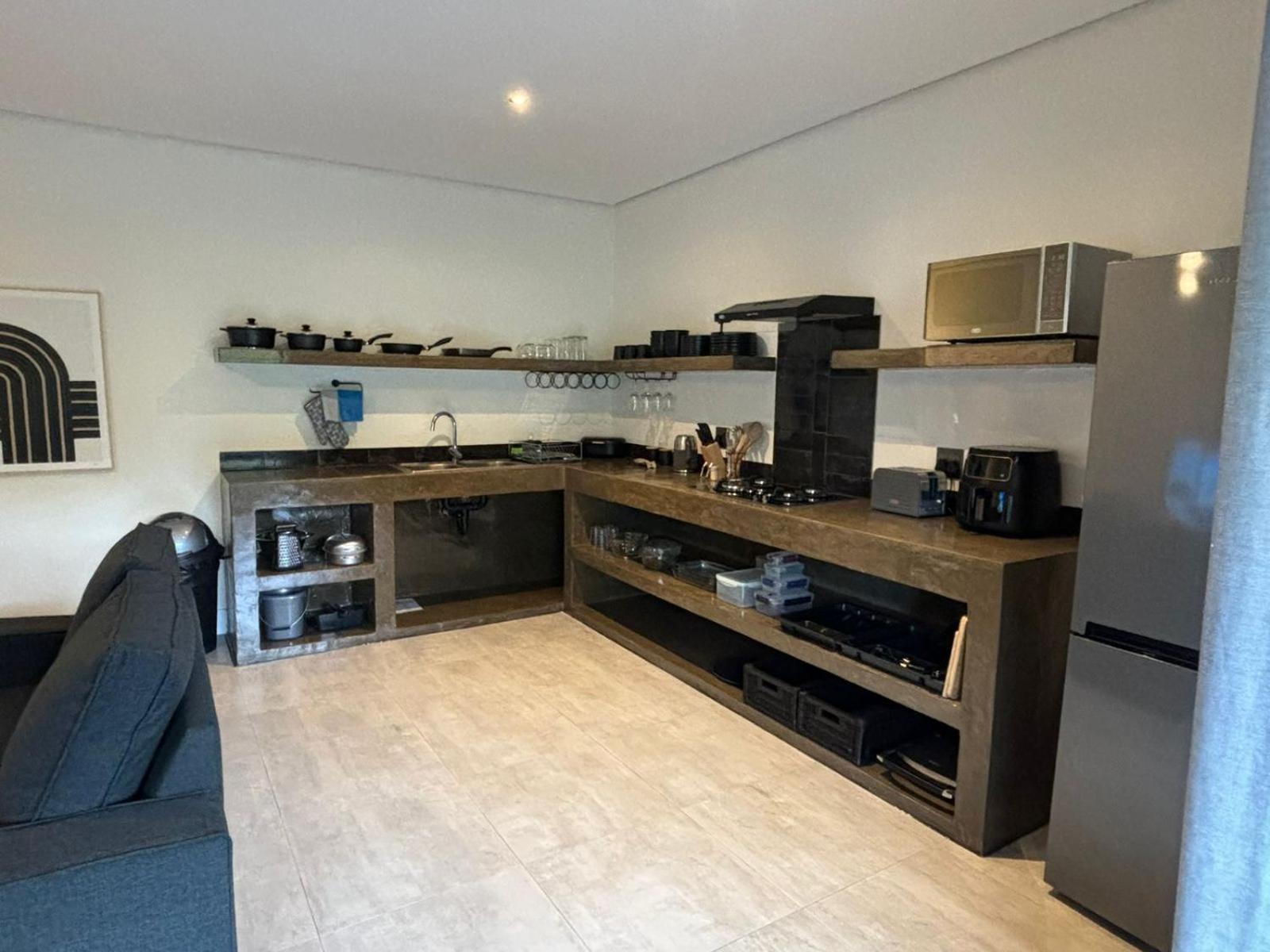 Basic Apartment photo 2
