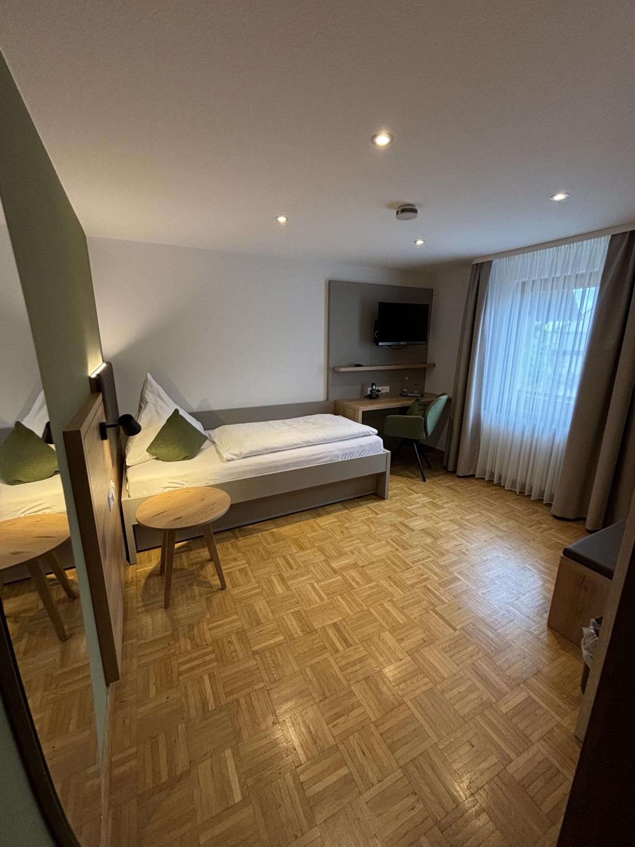Single Room with Private Bathroom photo 2