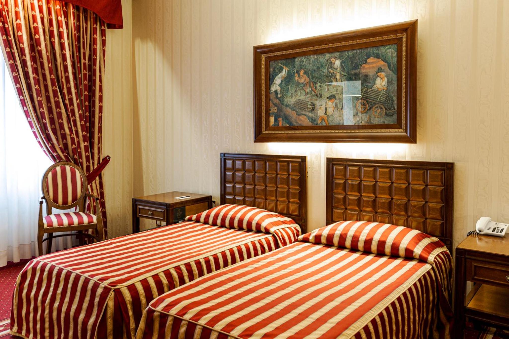 Deluxe Double or Twin Room - Photo 5