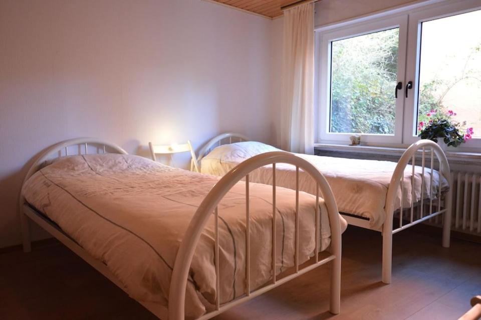 Five-Bedroom House photo 1