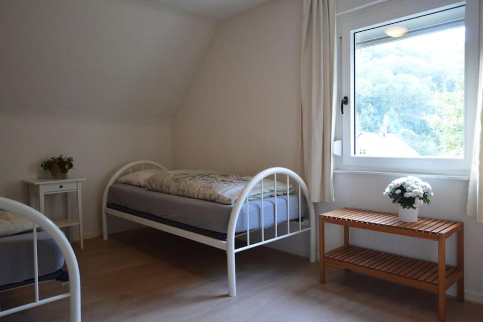 Five-Bedroom House photo 3