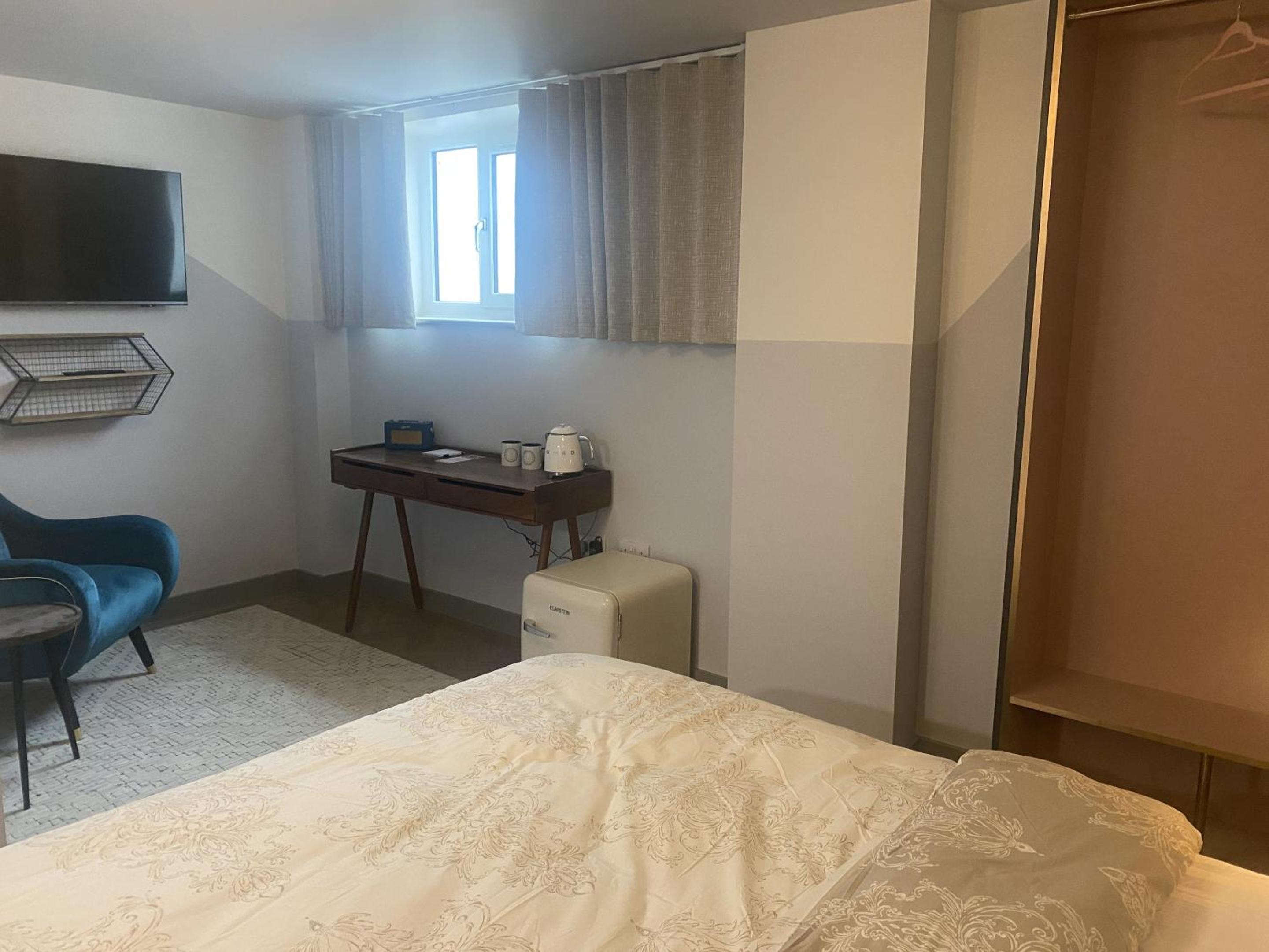 Superior King Room - Photo 10