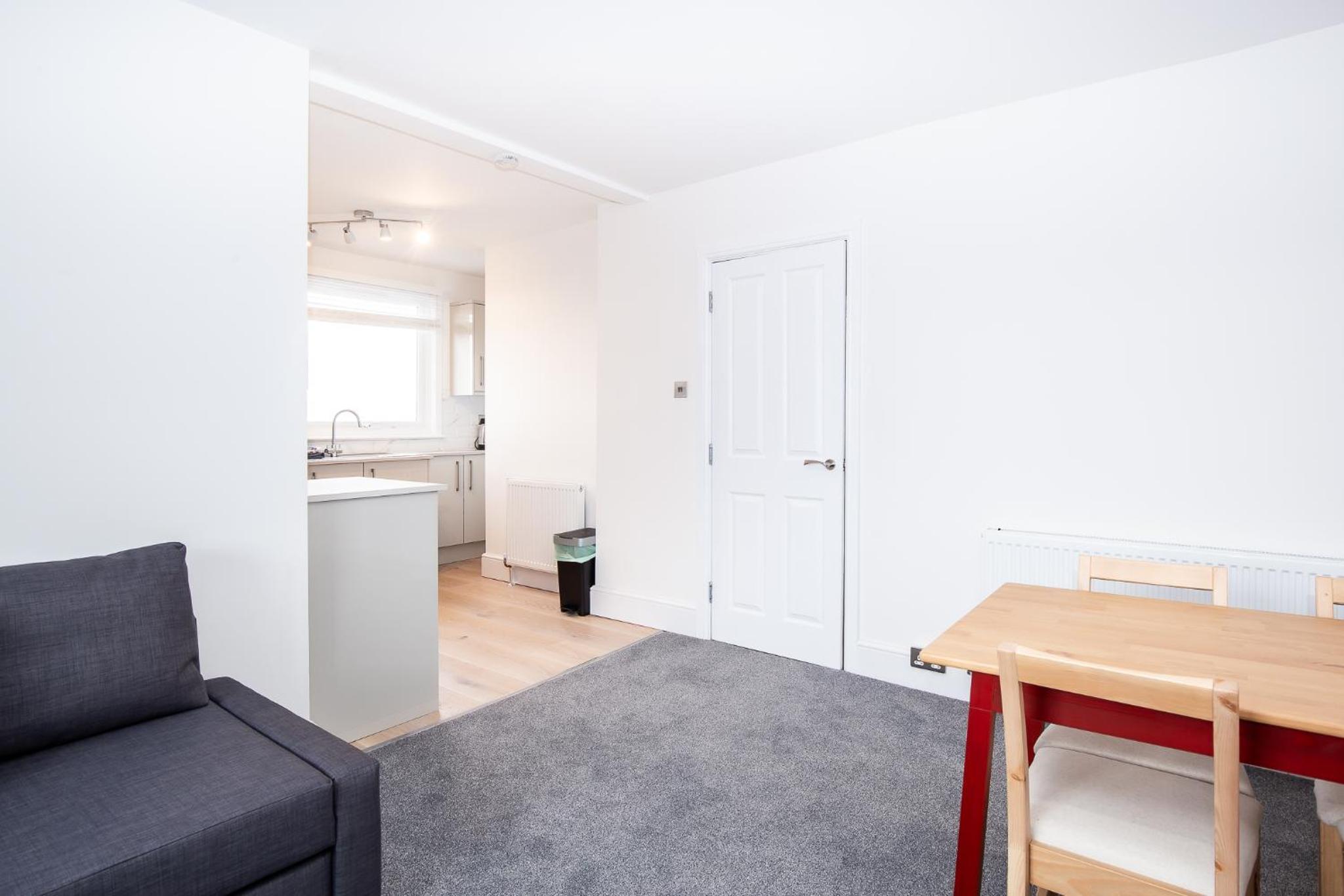 One-Bedroom Apartment photo 1