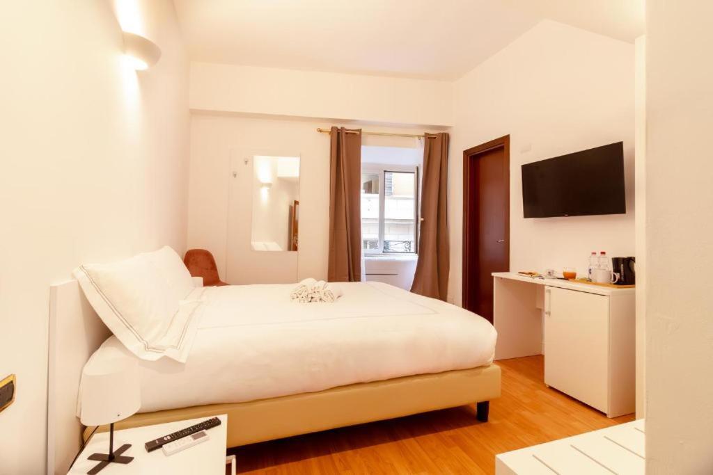 Double or Twin Room photo 3